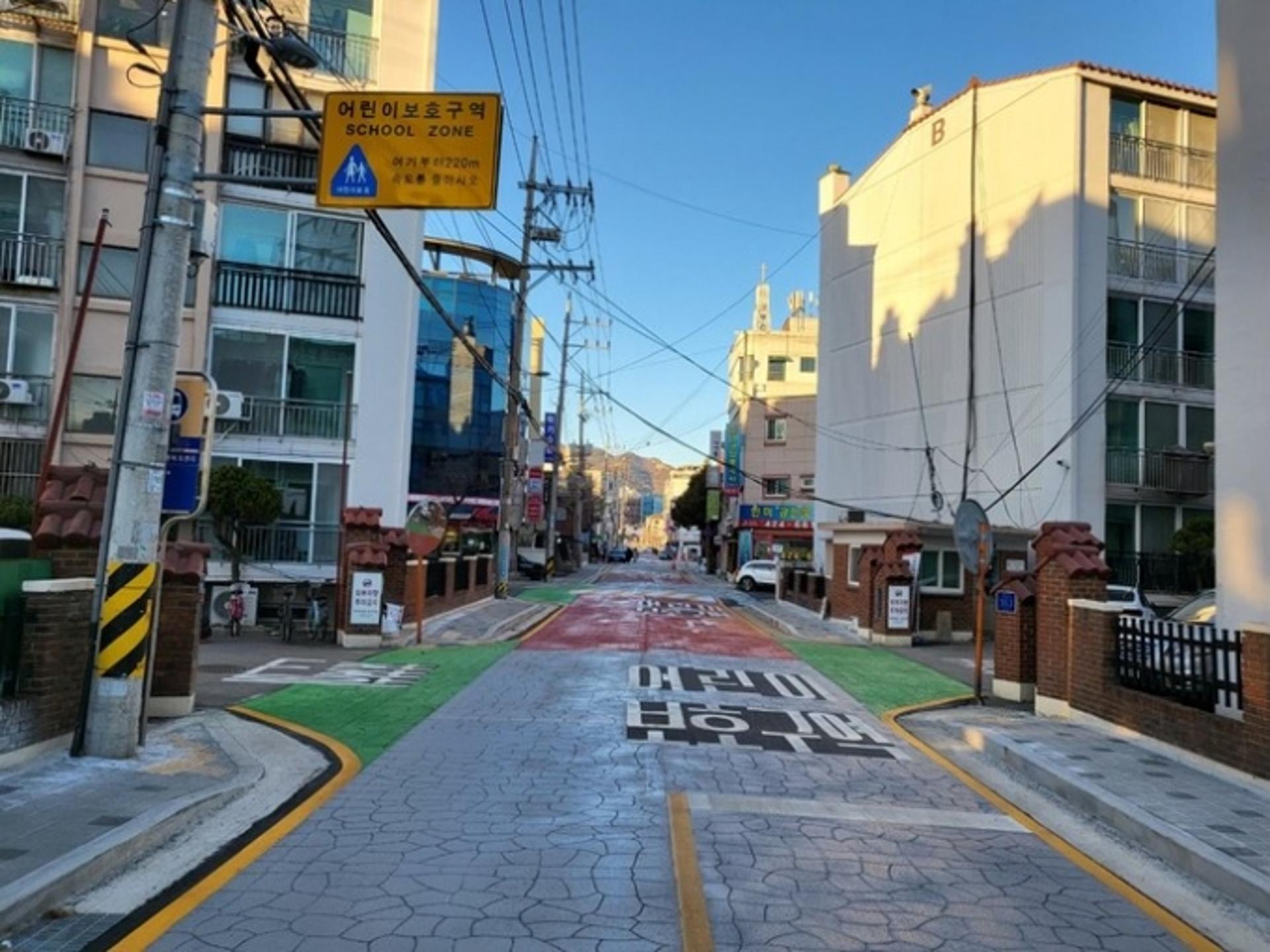 도로만 정비했을 뿐인데…안양시 '확 달라진 보행 환경', 달라진 이유는