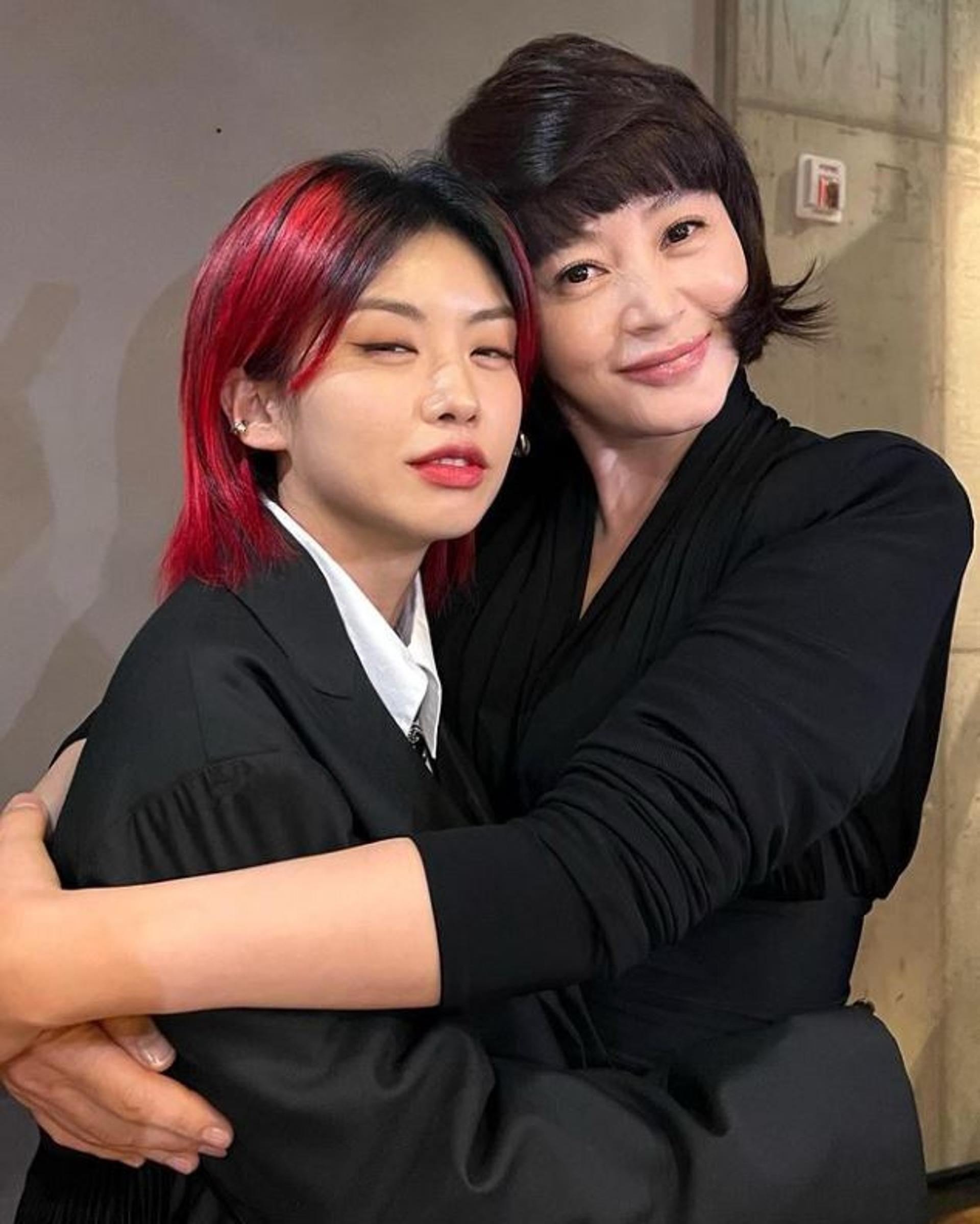 "노제가 모르게 해주세요"… 아이키, 김혜수 만났다