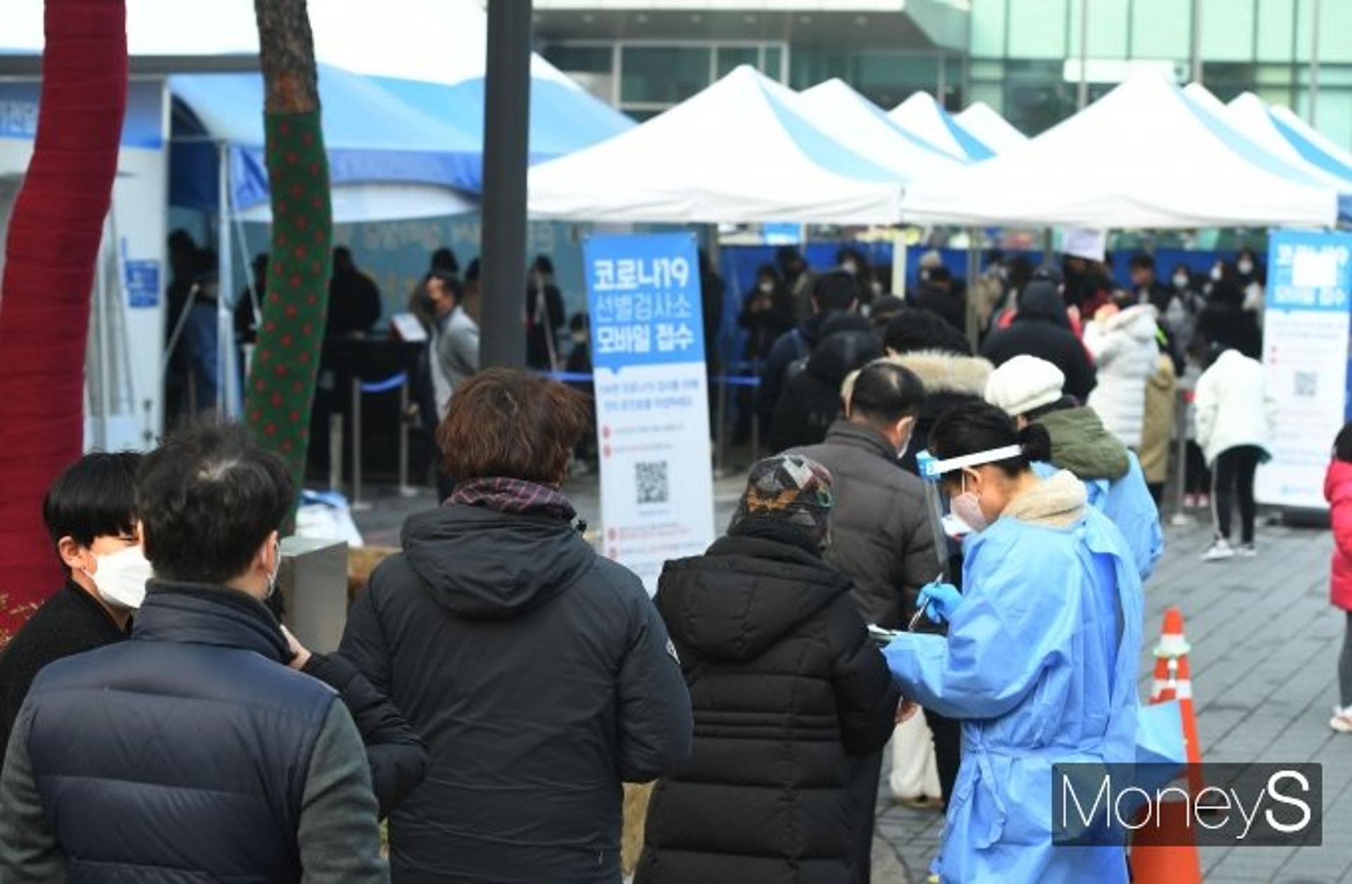 '동시간대 역대 최다' 서울 오후 6시 기준 신규 확진 1375명