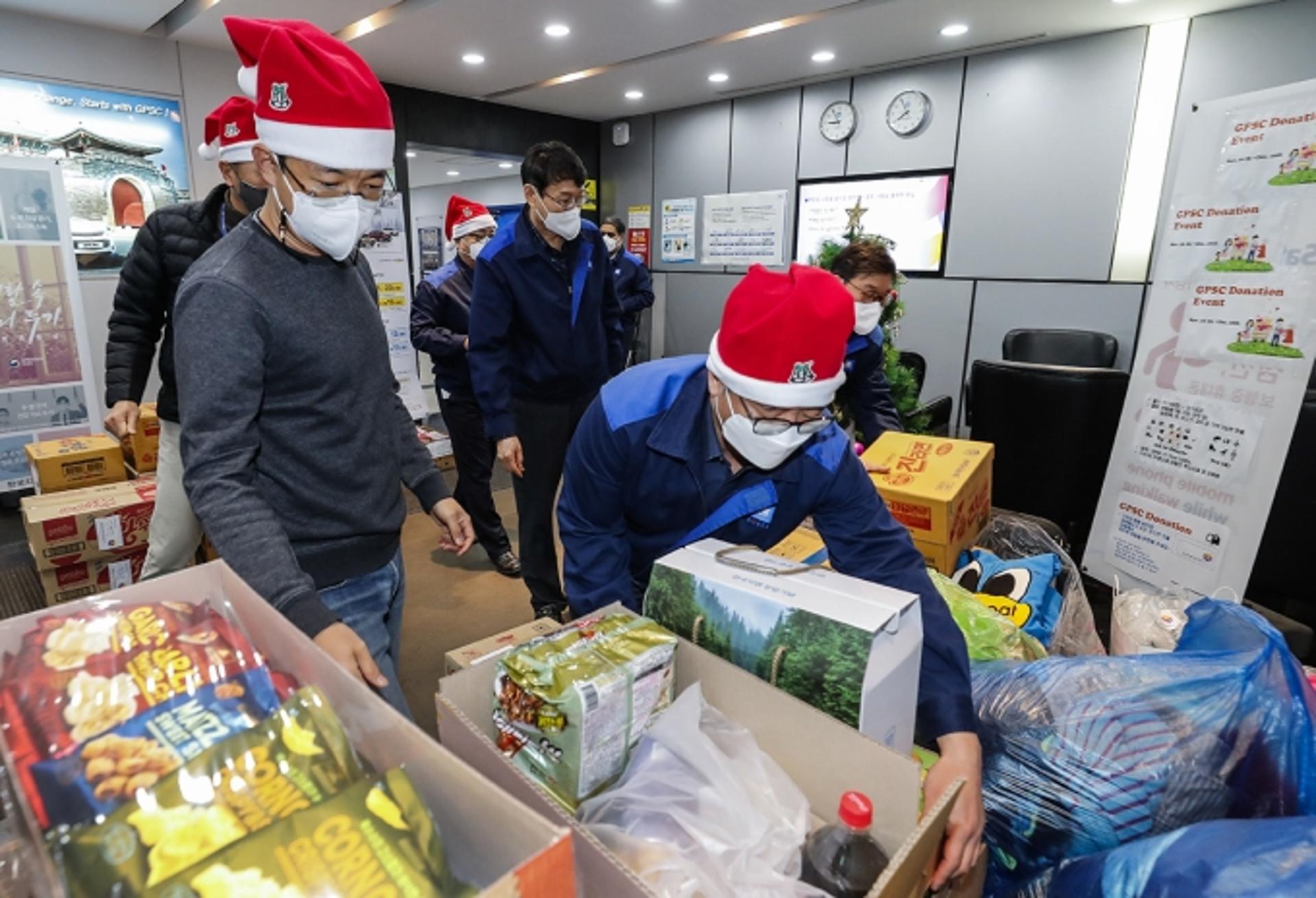 “따뜻한 겨울 보내세요”… GM 임직원, 사랑의 기부금 소외계층에 전달
