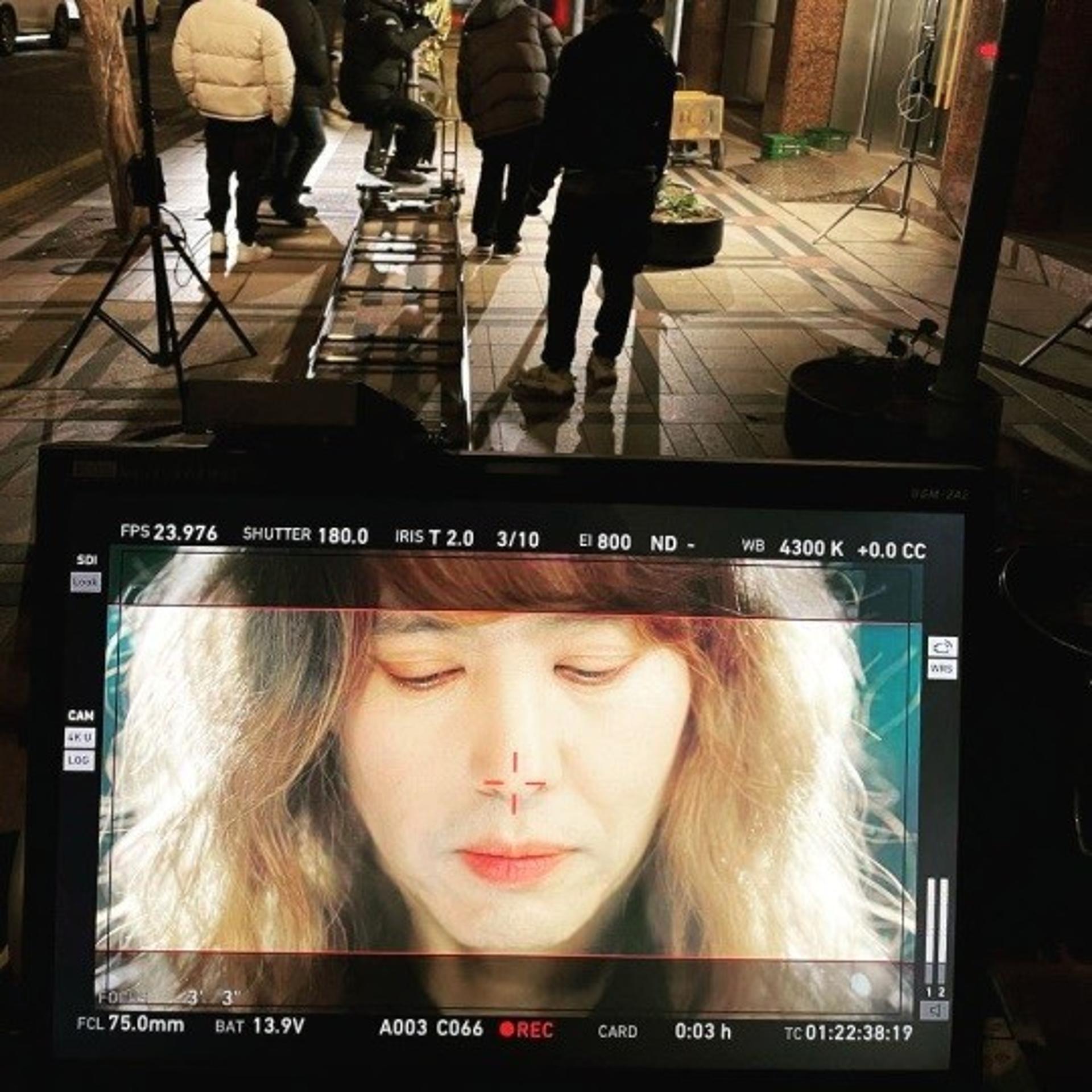 "3분만에? OMG"… 양준일 팬미팅, 고가 논란에도 '완판'