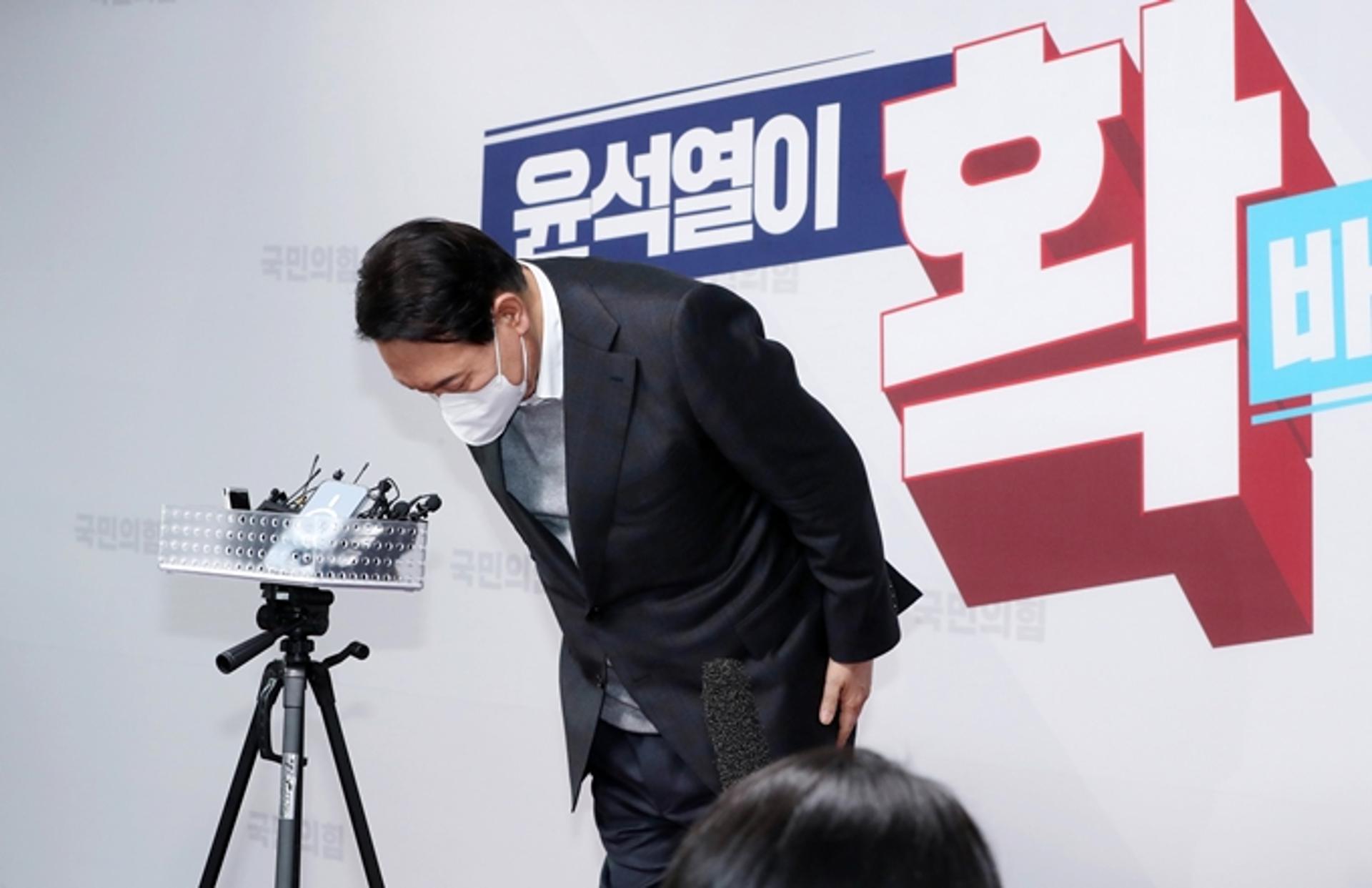 하루 만에 입장 바꾼 尹… "공식 사과 따로 있나→공정·상식 맞지 않아"