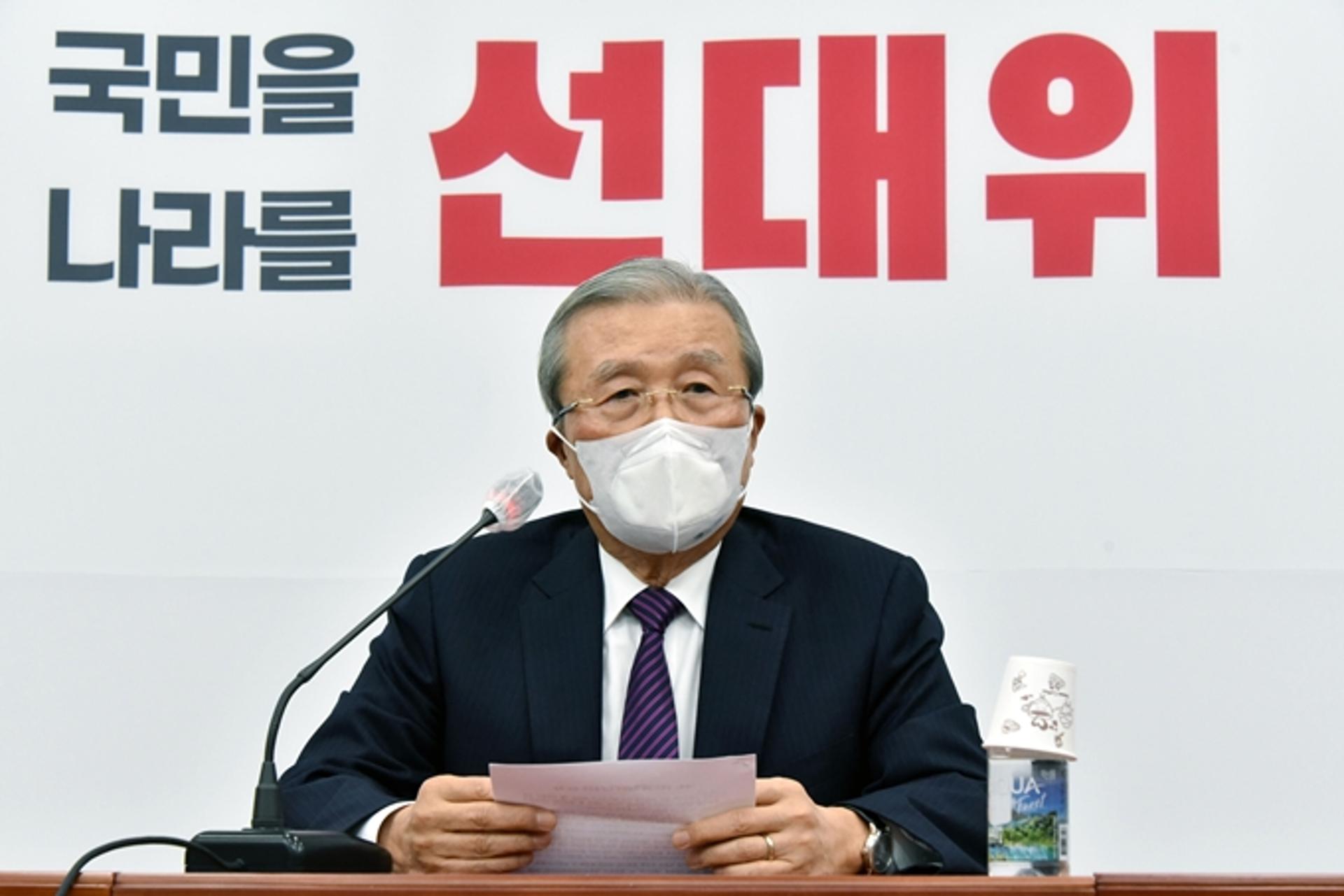 김종인 "정부, 코로나 백신 부작용에 무책임… 국민 불신 시작"