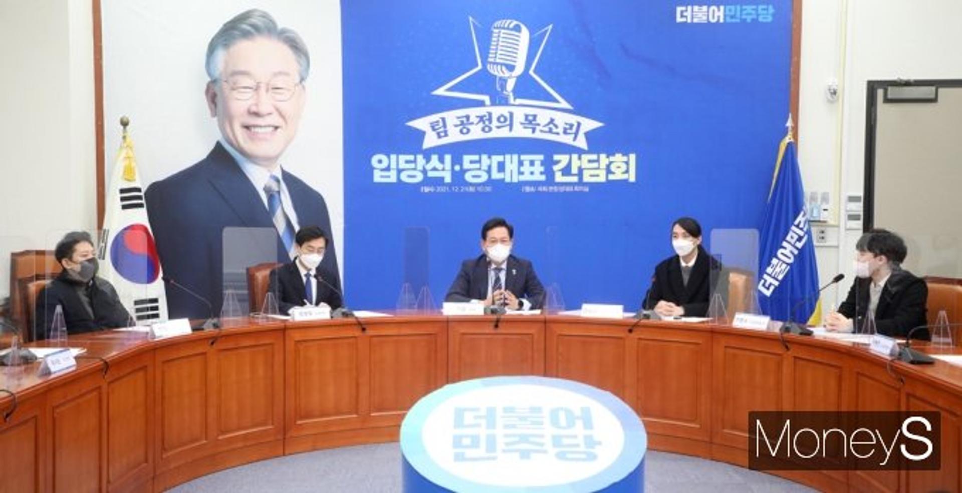 민주당 "이준석 사퇴, 예견된 참사… 전적으로 윤석열 책임"