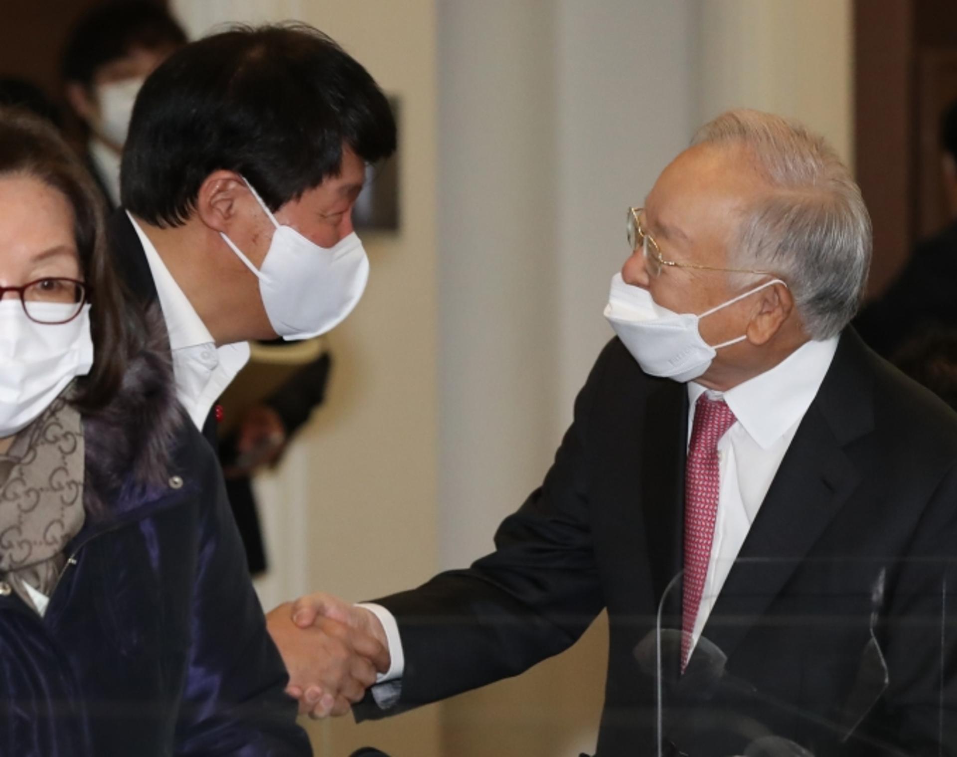 고용부 장관 만난 손경식 "5인 미만 근기법·타임오프제 도입 우려"