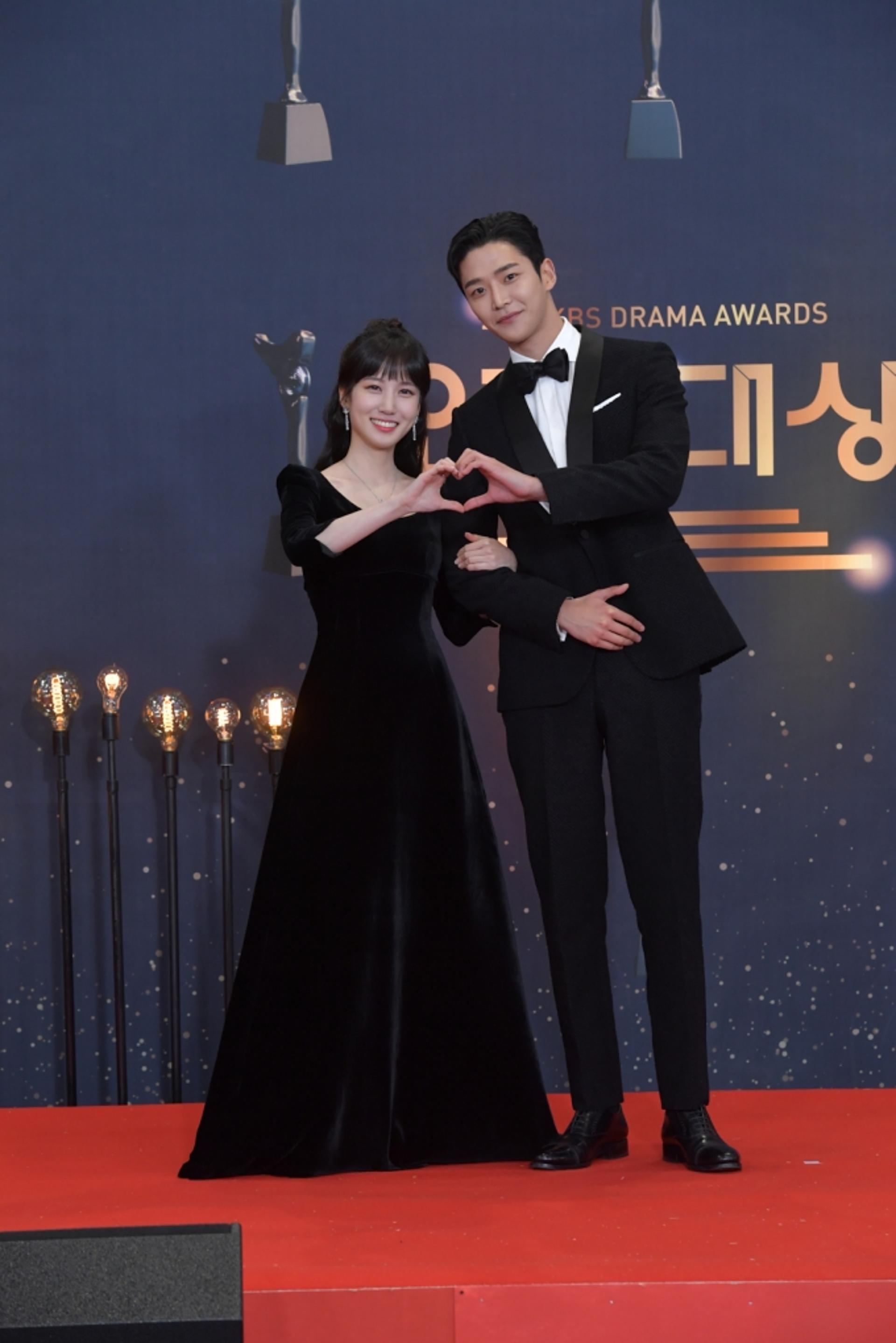 [2021 KBS 연기대상] 박은빈-로운 '베스트커플상'… "설레는 키차이 좋았다"