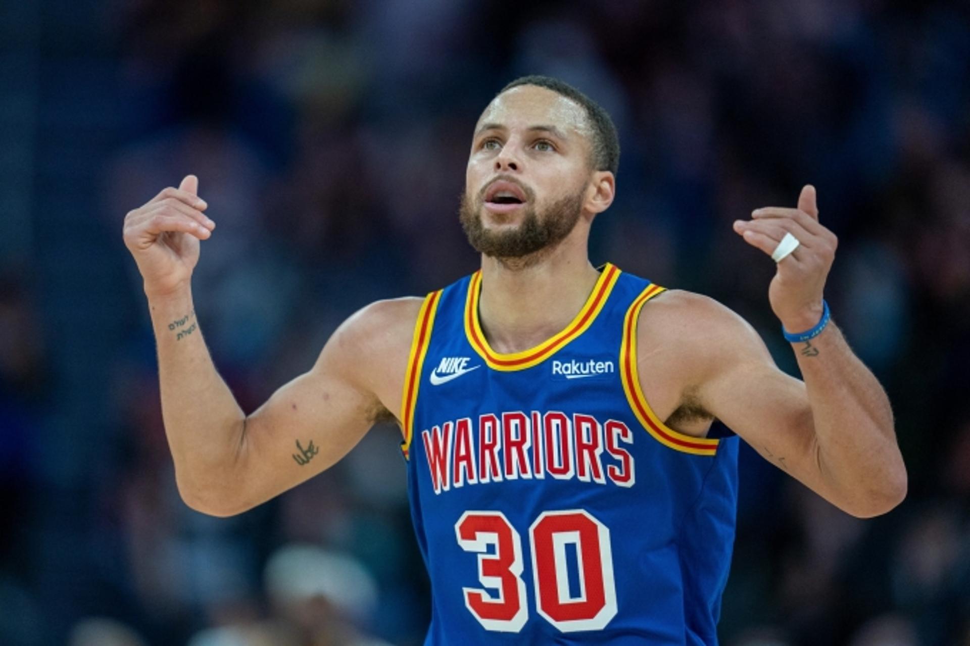 NBA 새 역사 쓴 커리… 3년1개월 ‘158경기 연속’ 3점포 성공