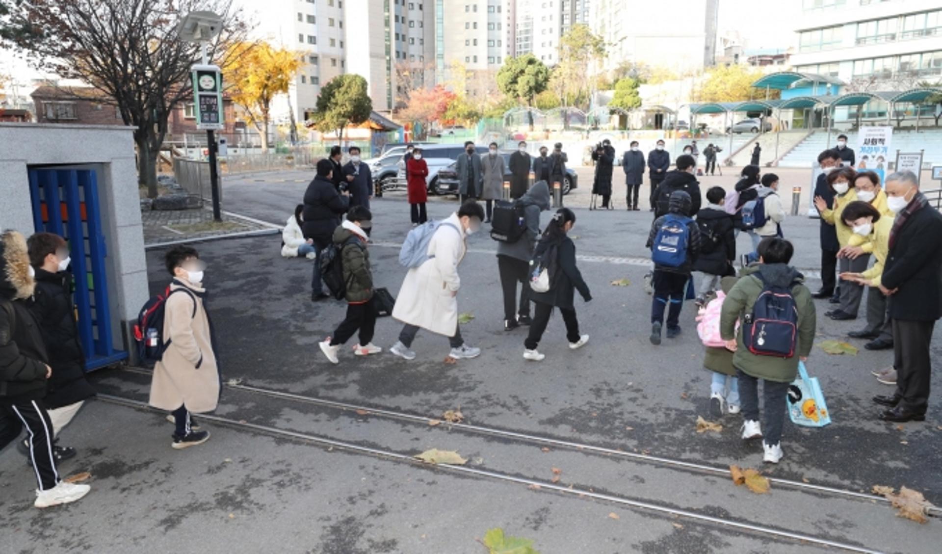 “자녀 입학 일정 확인하세요”… 서울 초등학교, 비대면 예비소집