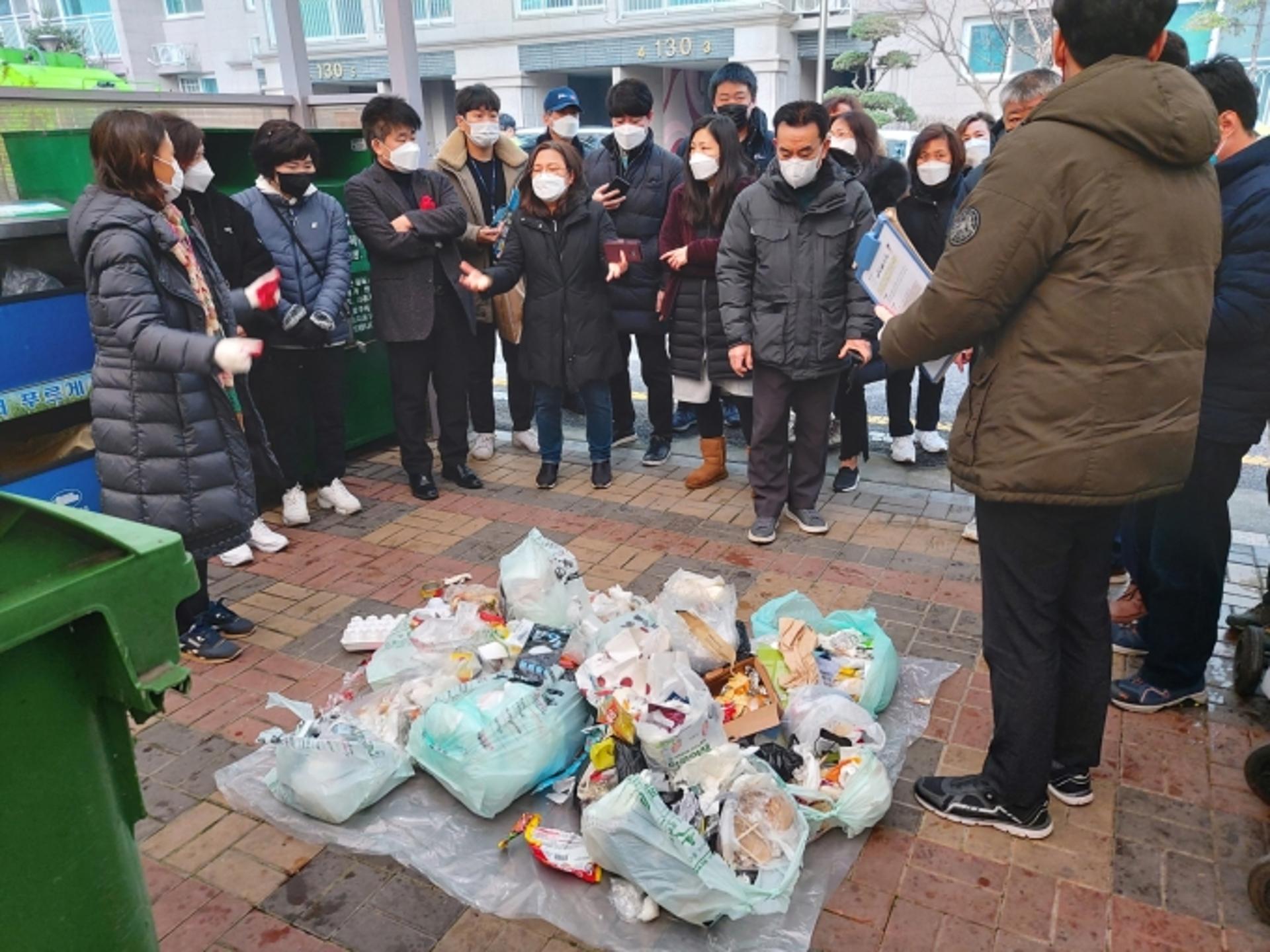 수원시, 소각용 쓰레기 3일간 자원회수시설 반입정지 처분