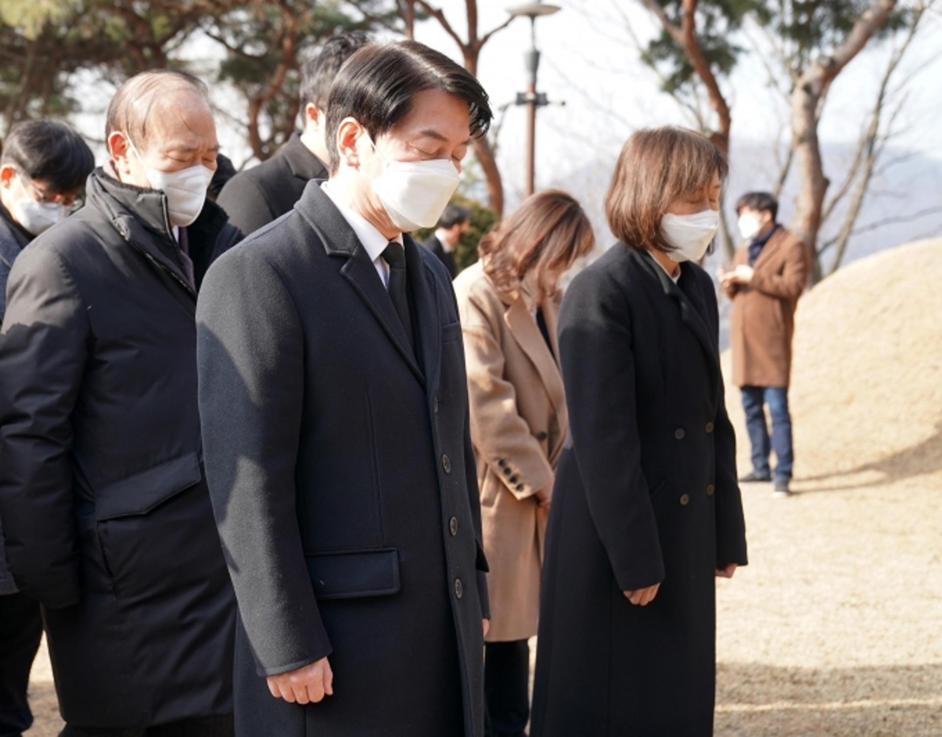 안철수, 윤보선 전 대통령 참배… "지금의 대한민국 만드신 분"