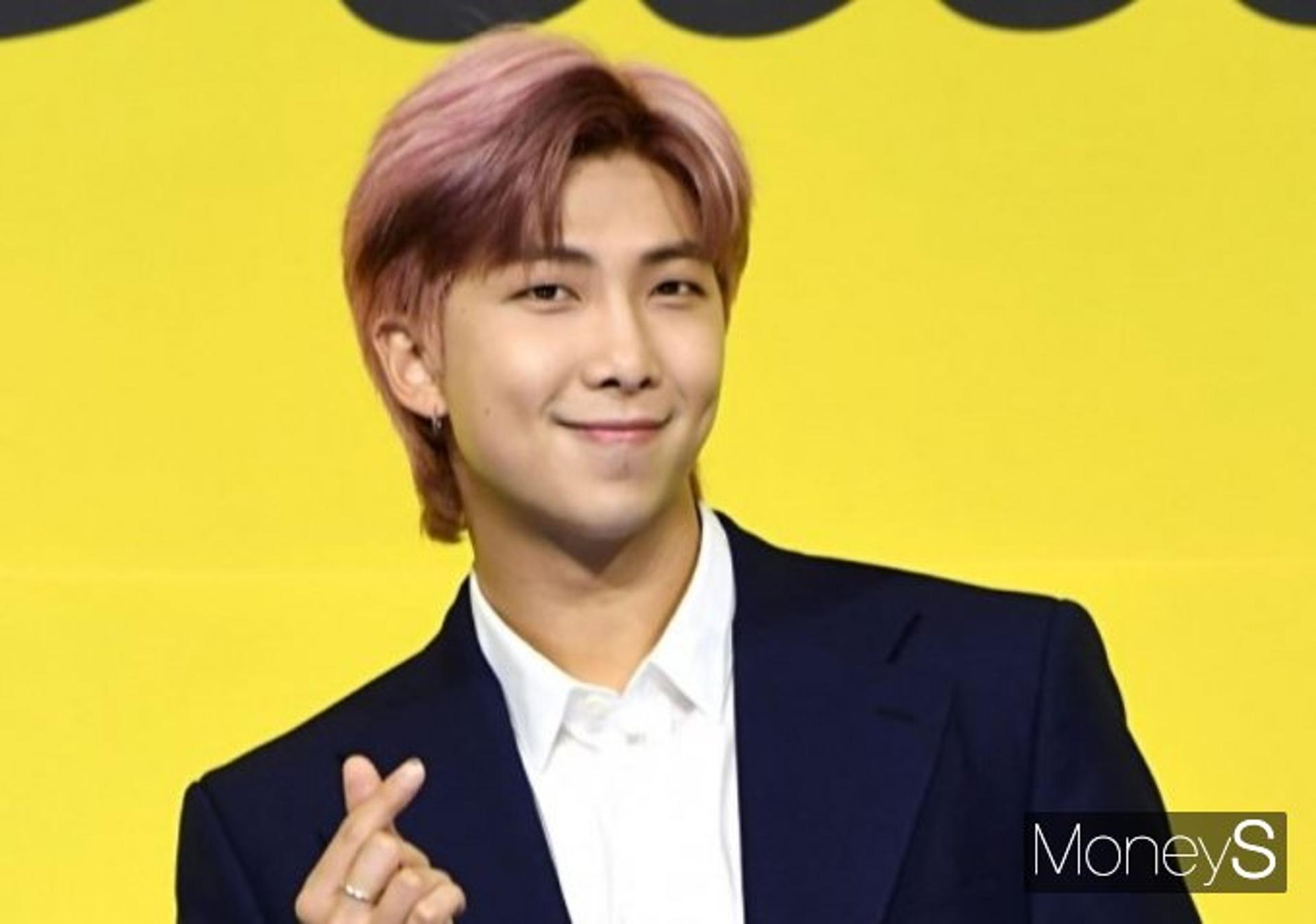 "재난지원금보다 쏠쏠"… '방탄소년단' RM 다녀간 카페 사장 후기