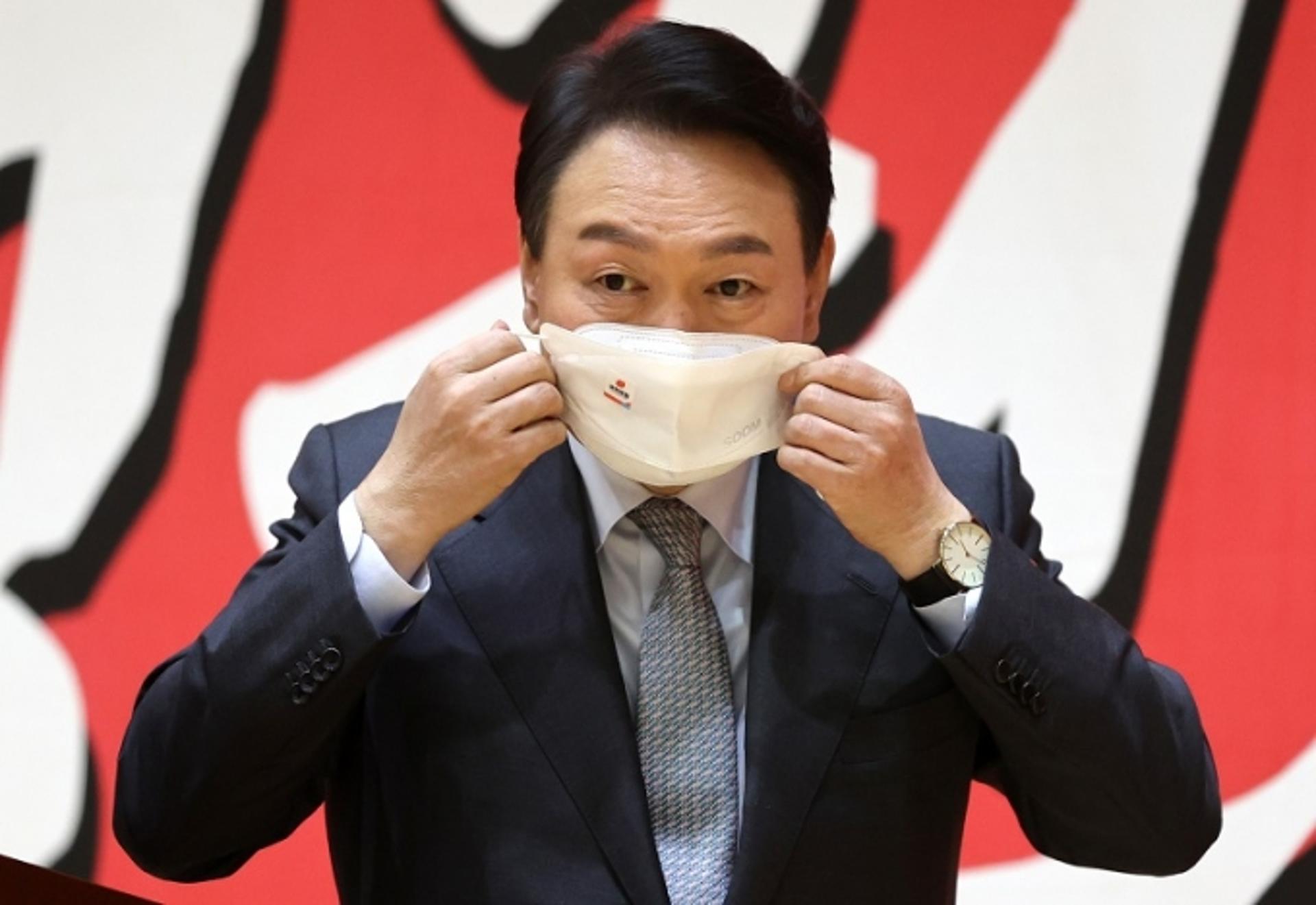 "뭐라 드릴 말씀 없다"… 윤석열, '김건희 통화' 방송금지 일부 인용에 입장 유보