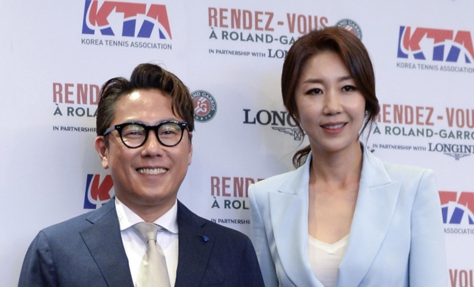 "상식적으로 말도 안돼"… 윤종신, ♥전미라와 불화설?