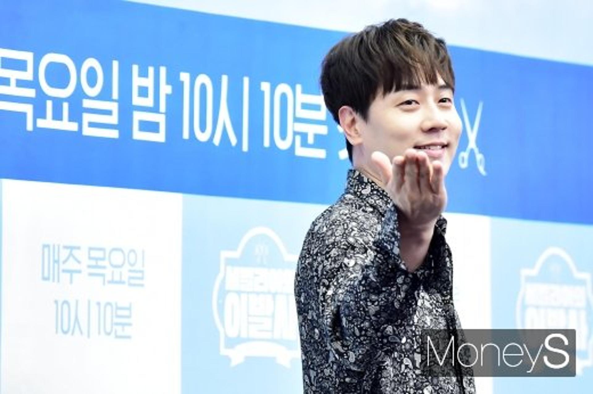 "9세 연하 아나운서와 ♥"… 앤디 결혼, 신화 3번째 품절남