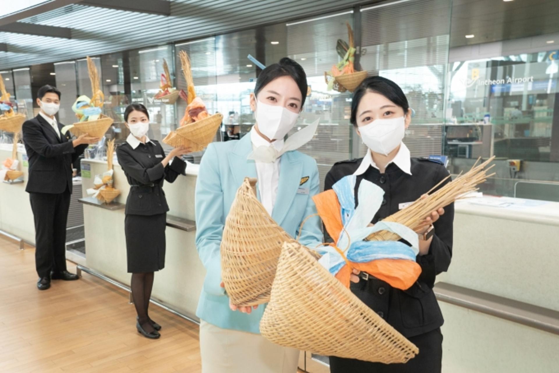 “대한항공에서 좋은 기운 받으세요”… 주요 사업장 ‘복조리 걸기’ 행사