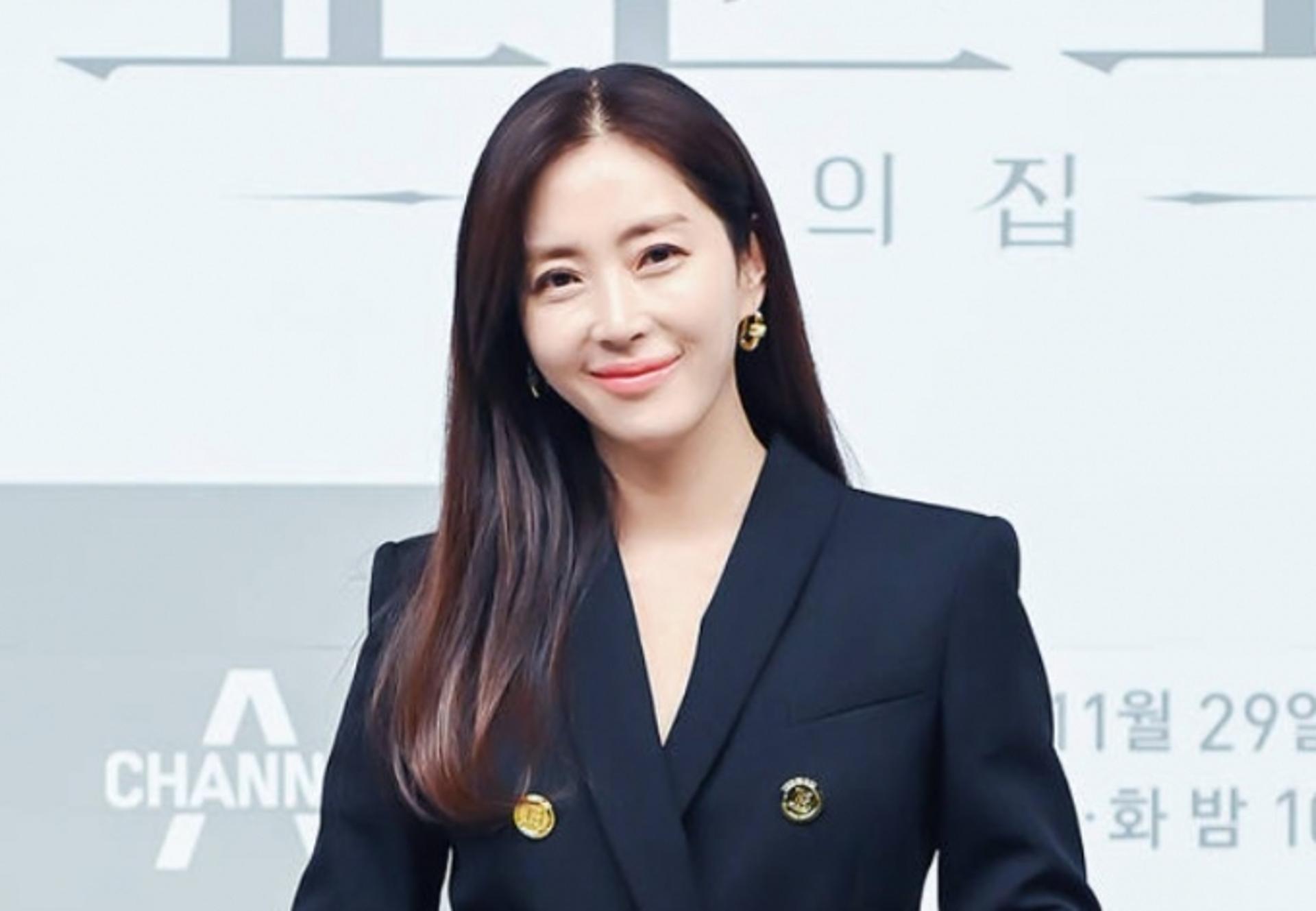 송윤아 매니저 "백신 3차 접종 후 뇌출혈… 도와달라"