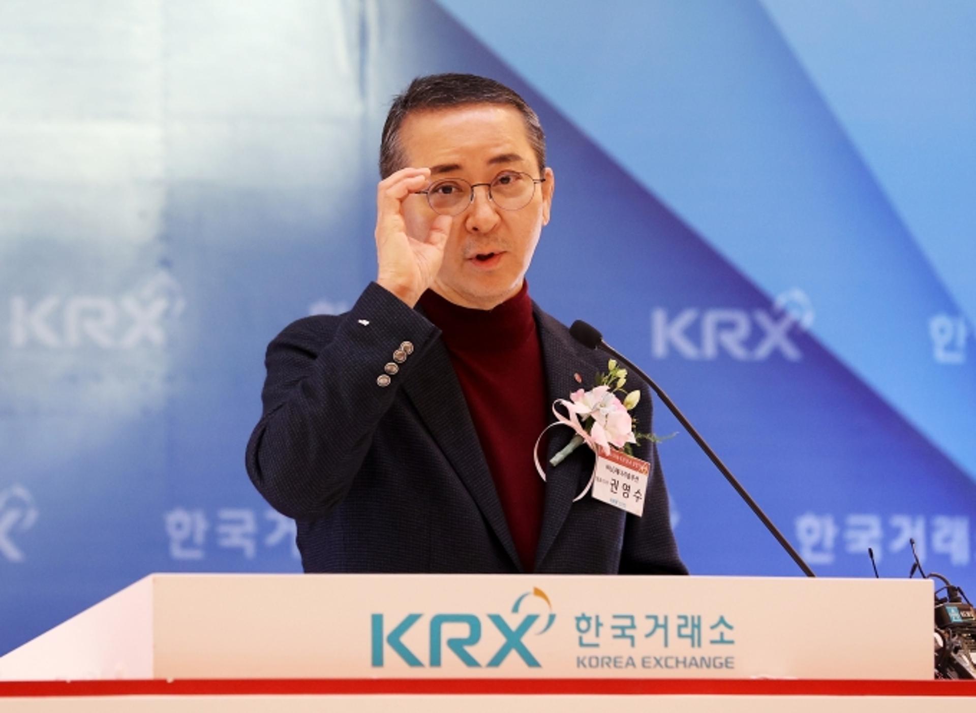 LG엔솔 상장 첫날 故 구본무 떠올린 권영수… “누구보다 기뻐할 것”
