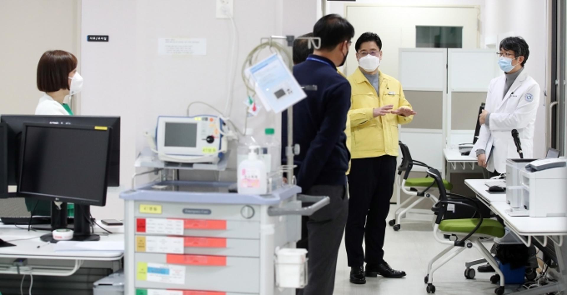 “오미크론 확산 대응 최선 다해달라”… 오병권 경기지사 권한대행 의료·방역 현장 방문