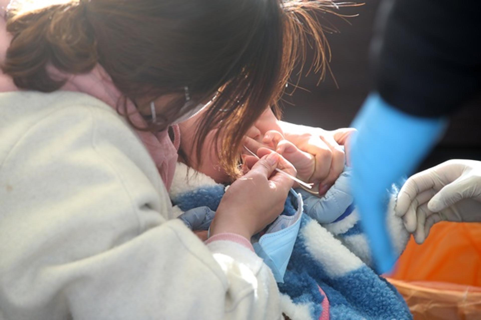 신규 확진자, 이틀 연속 2만명대?… 동네병원 '원스톱' 진료 시작