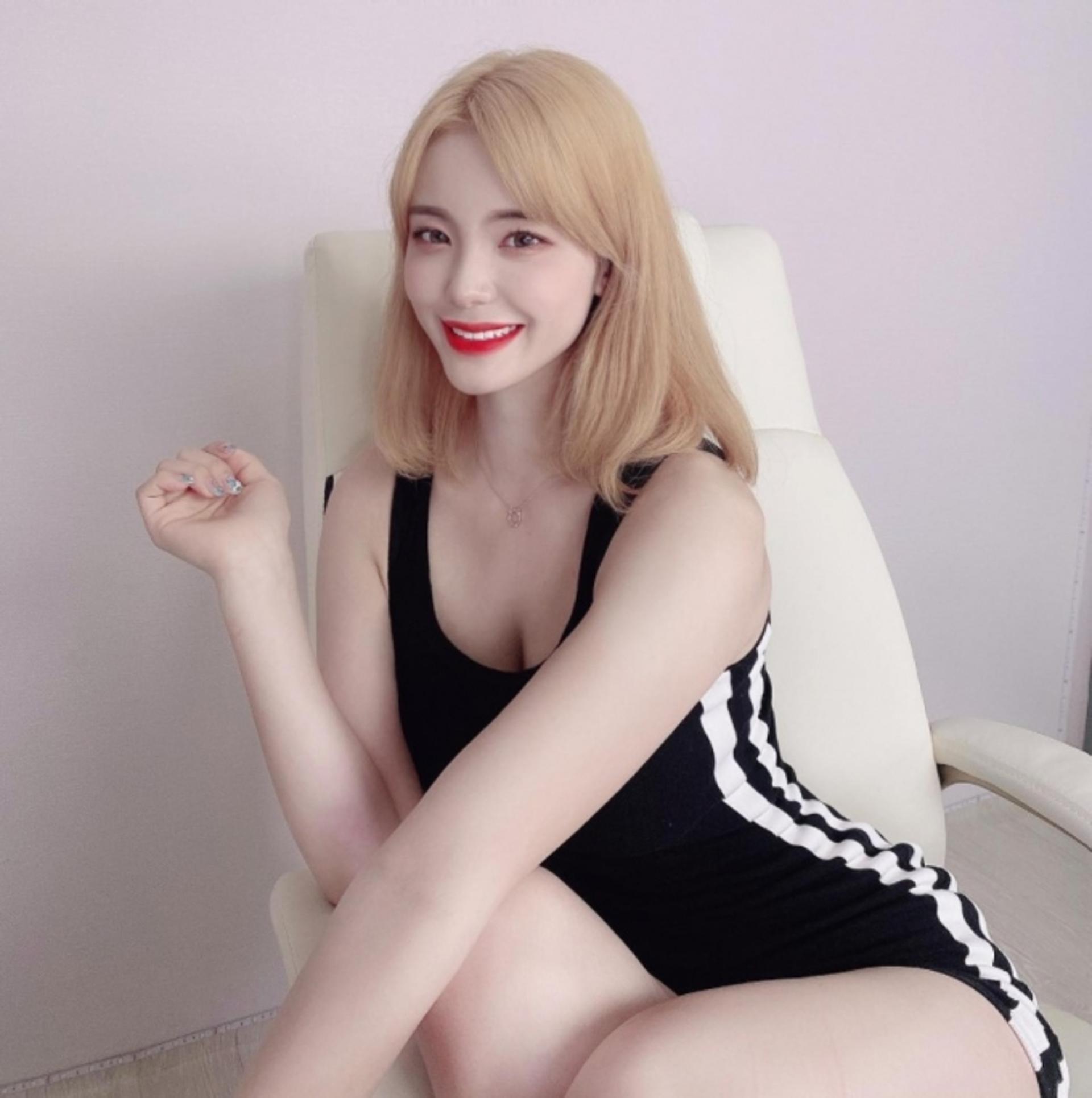 "청순한데 섹시해"… 글래머 몸매 드러낸 치어리더