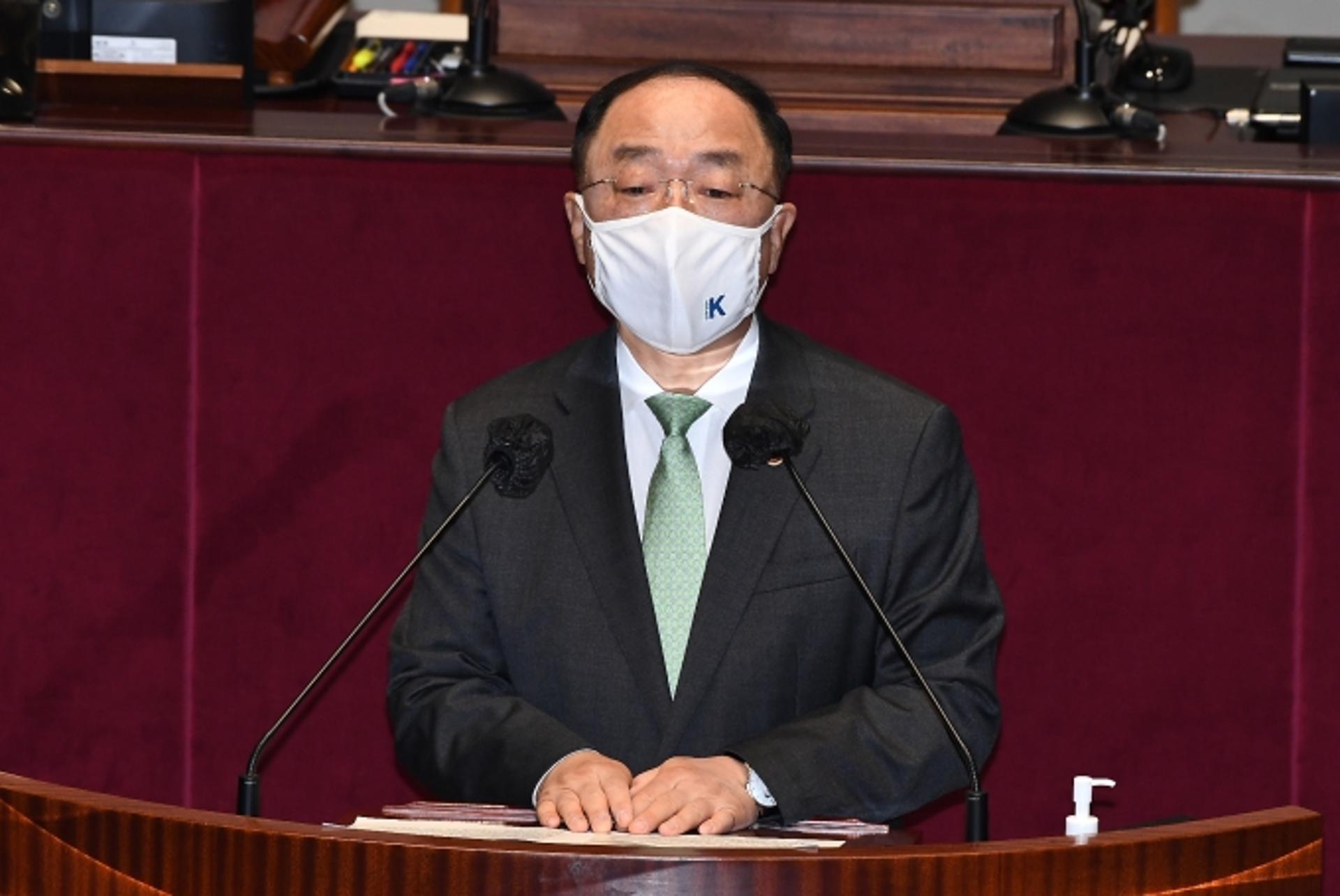 홍남기 "여야 합의했다고 35·50조 추경 해야 하나… 그건 무책임"