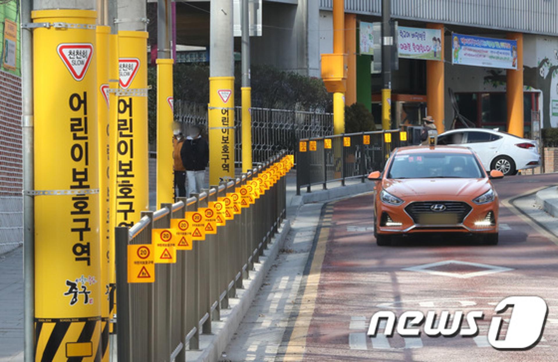 보험사 “車보험료 인하 없다… 적게 타면 깎아줄 것”