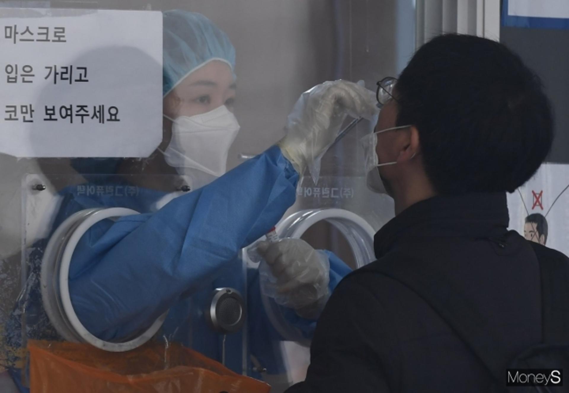 신규 확진자 3만6000명 안팎 예상… '자발적 방역' 강조