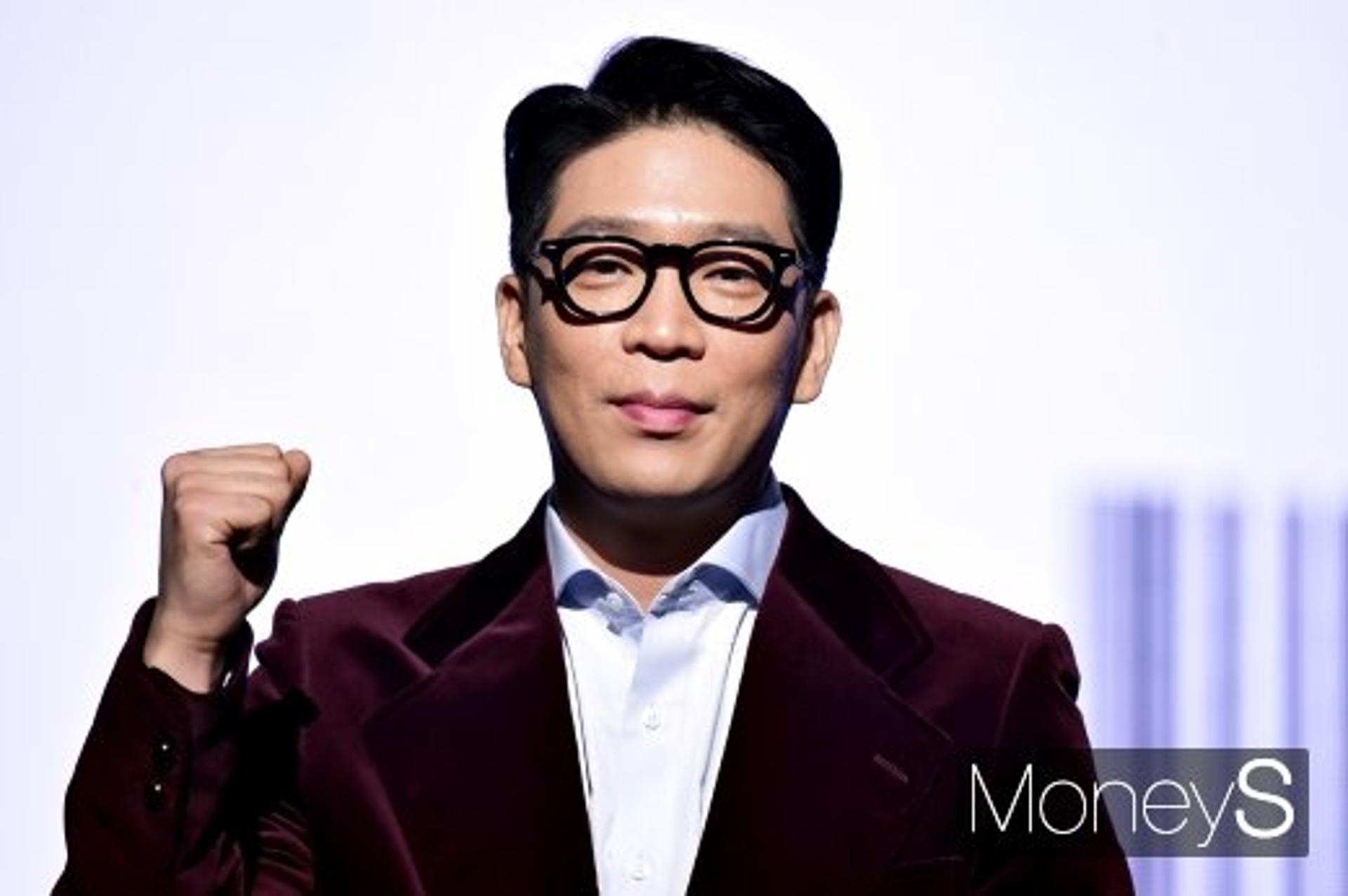 "내 팬 하지마"… 편파판정에 뿔난 MC몽, 中누리꾼 항의에 '발끈'