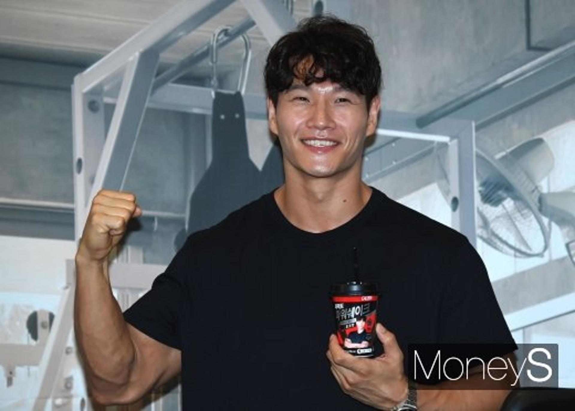 [전문] '2차 접종' 김종국 코로나 확진… 모든 일정 중단