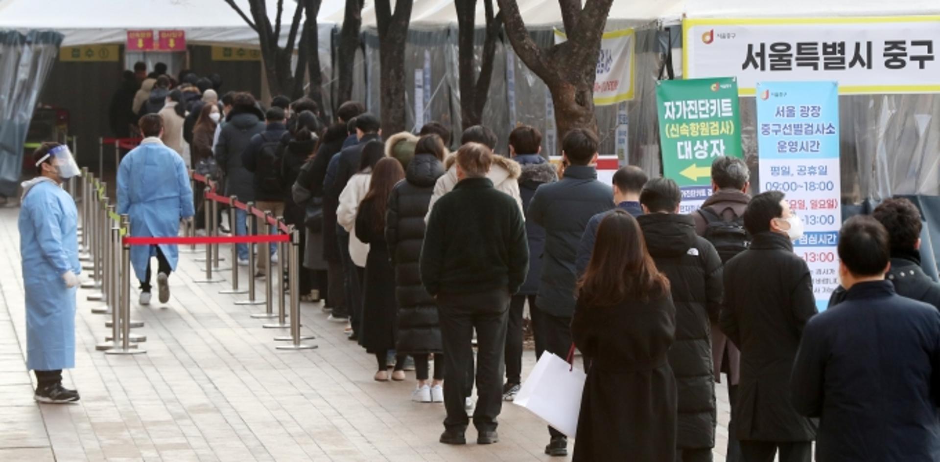 수도권 확진비율 62% 심각… 코로나 연일 ‘역대 최다’(종합)