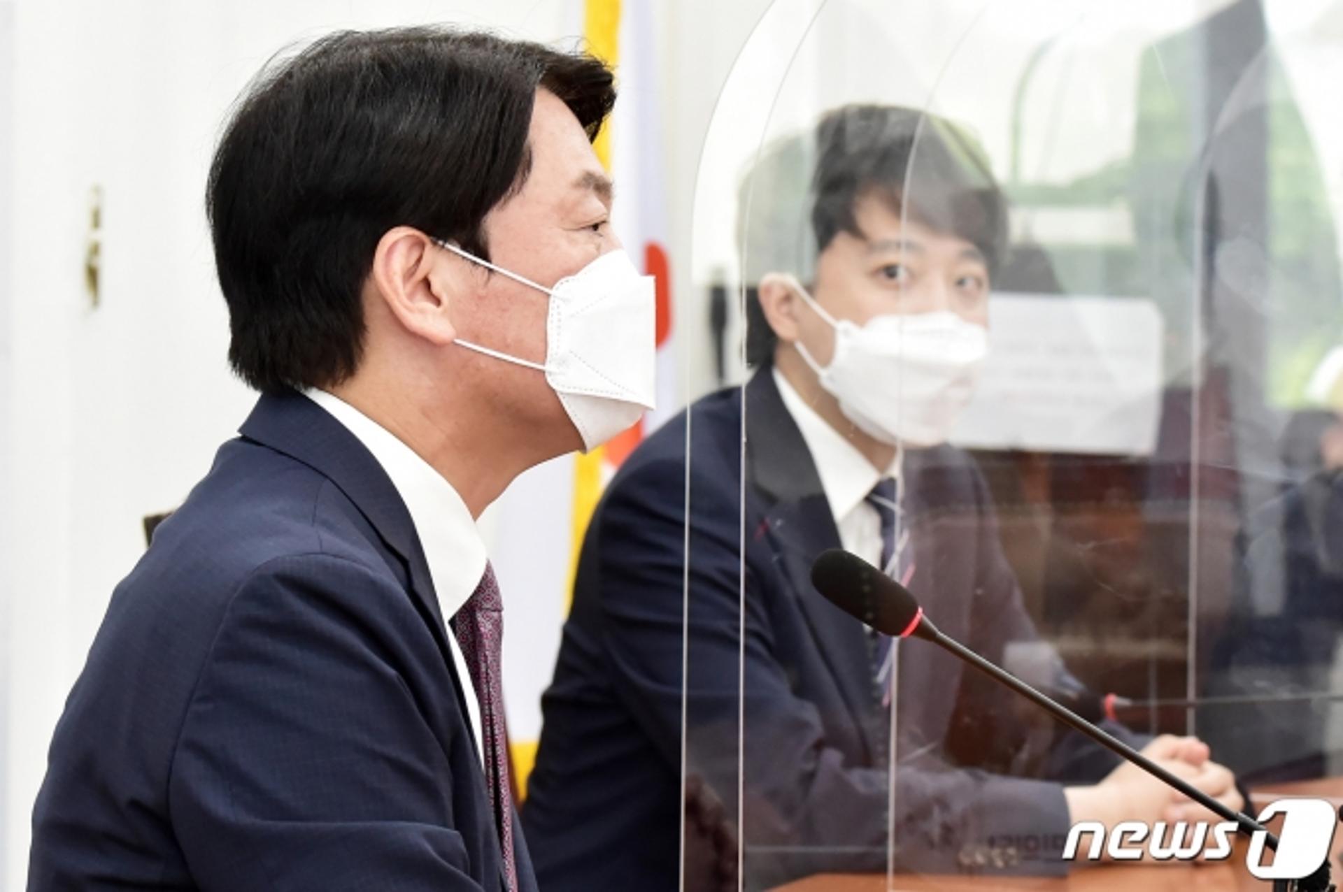 안철수, 윤석열에 단일화 제안… 이준석 “역시나 했더니 역시나”