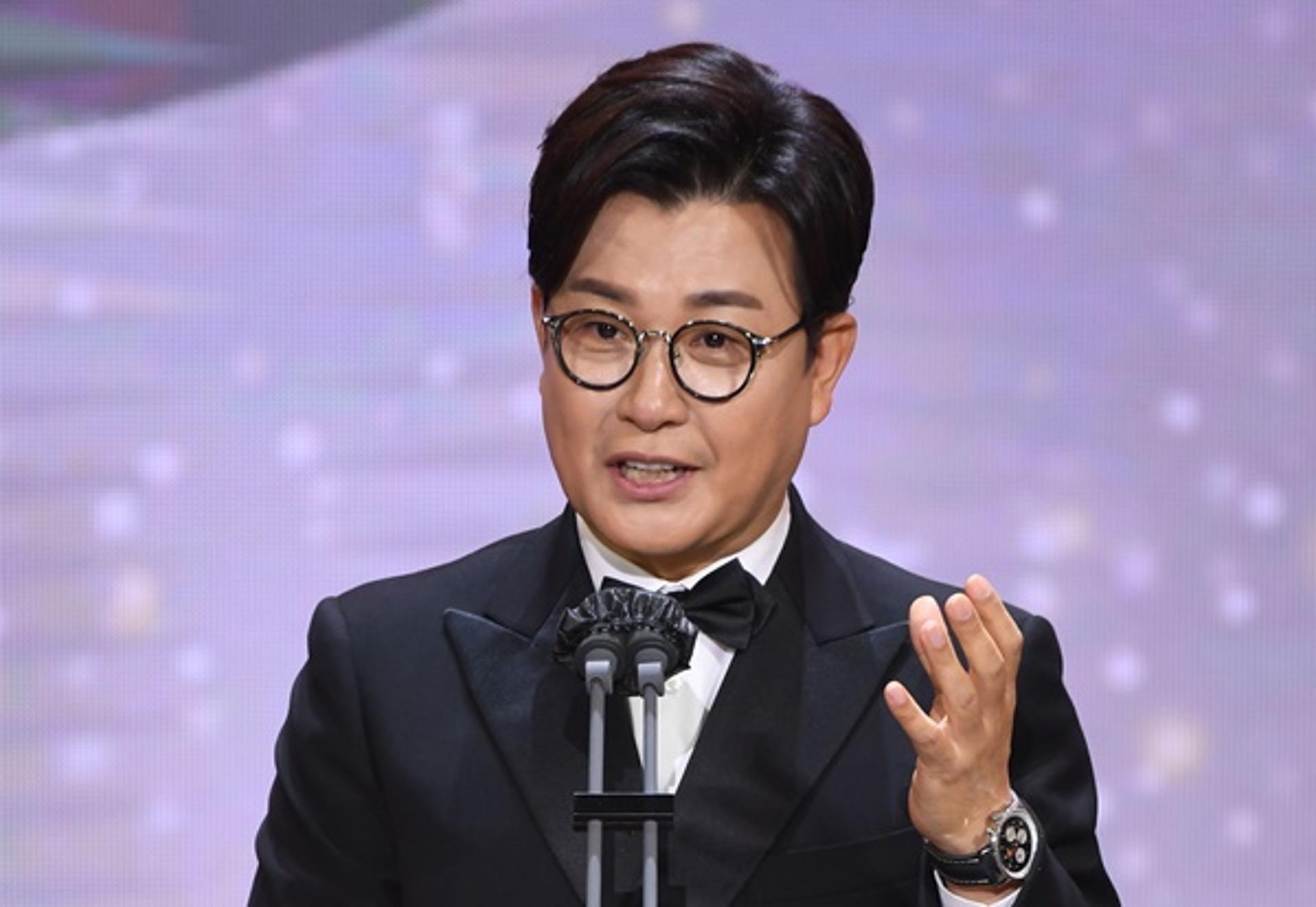 [전문] '부스터샷' 맞은 김성주 확진… "경미한 증상"