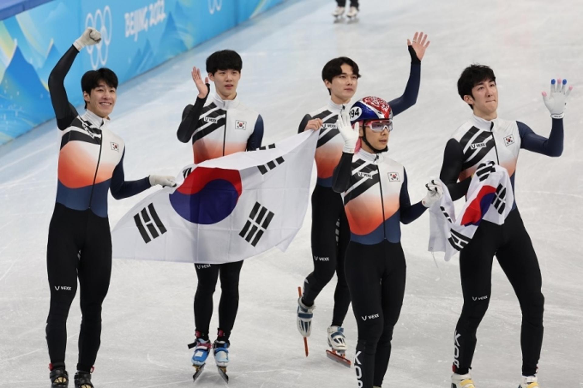 男쇼트트랙 계주, 12년만에 '은메달'… 한국 선수단, 대회 6번째 메달