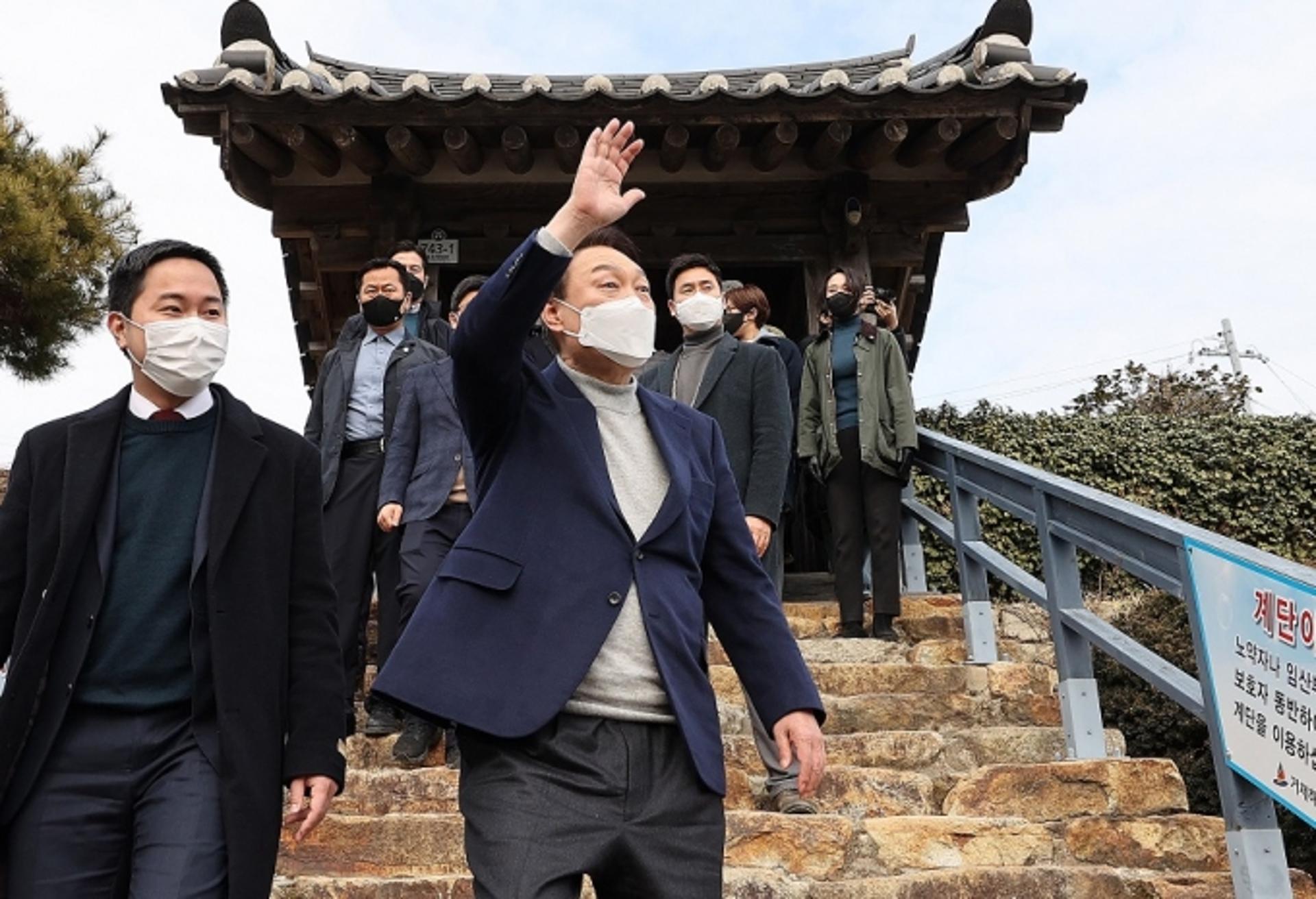 "김영삼 정신 배우겠다"… 윤석열, 거제 YS 생가 방문
