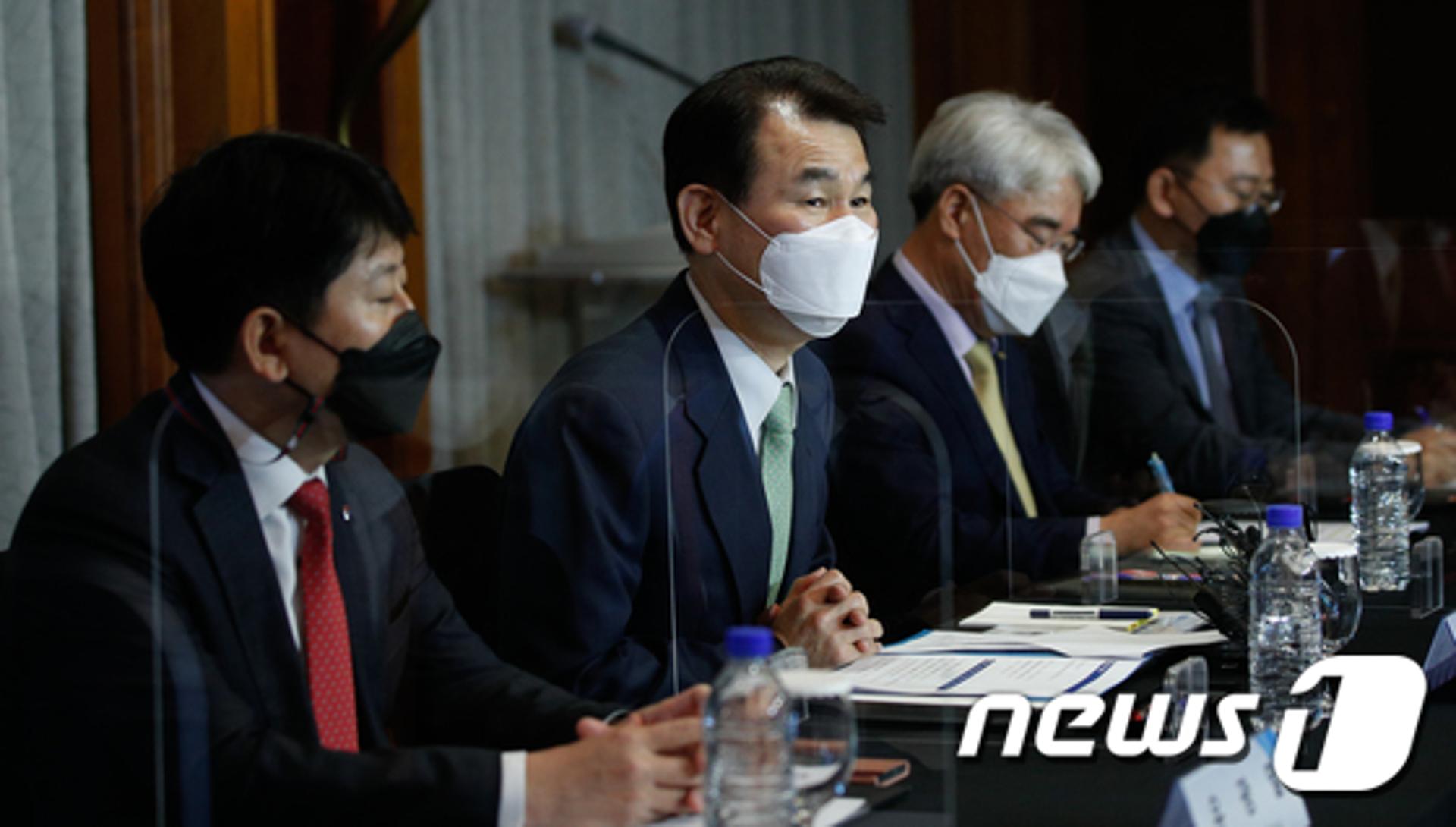 “백내장 과잉진료 퇴치”… 당국·보험권, ‘4세대 실손’ 놓고 만난다