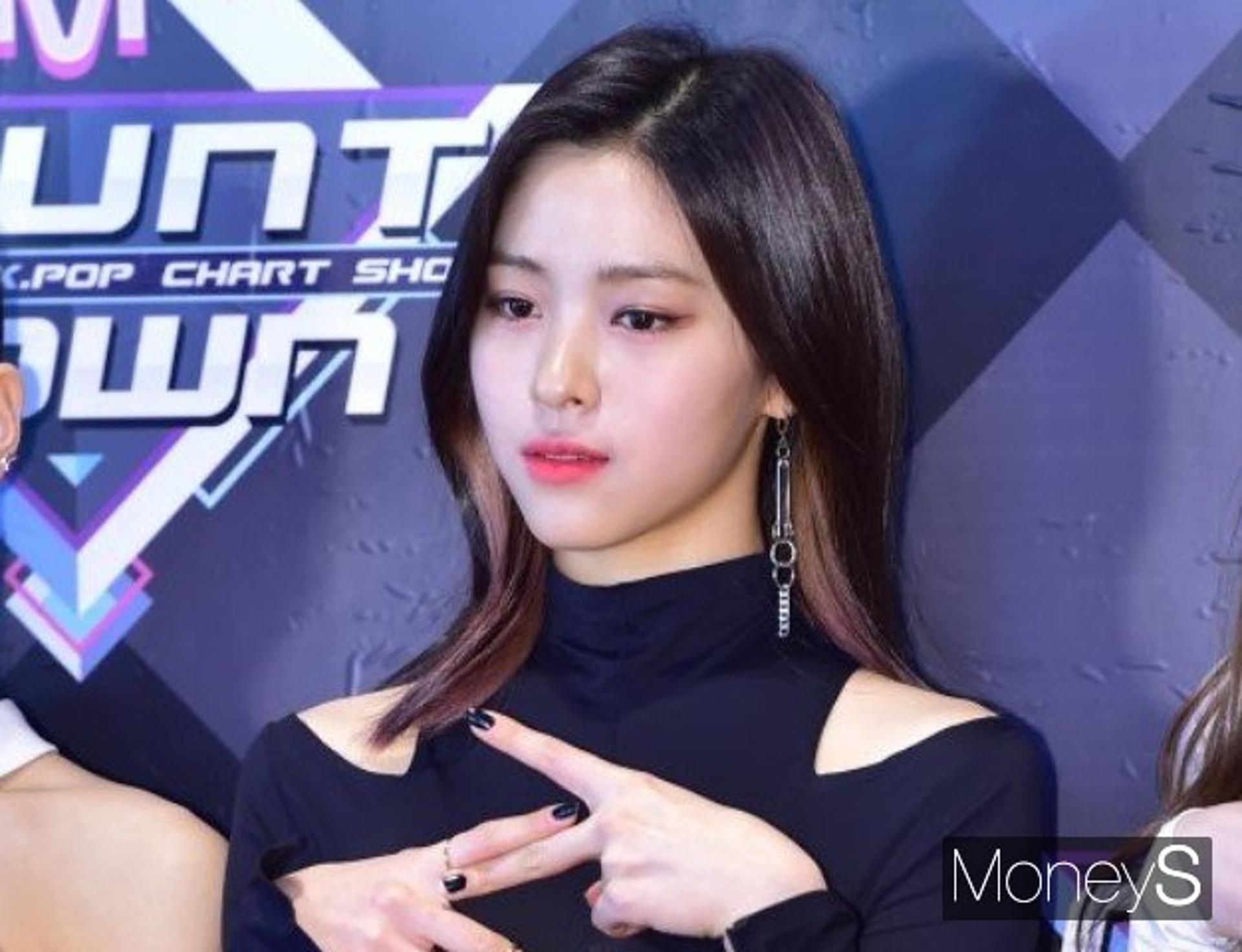 [전문]'부스터샷 맞았는데' 있지 류진 확진… "기침 이외 증상 無"