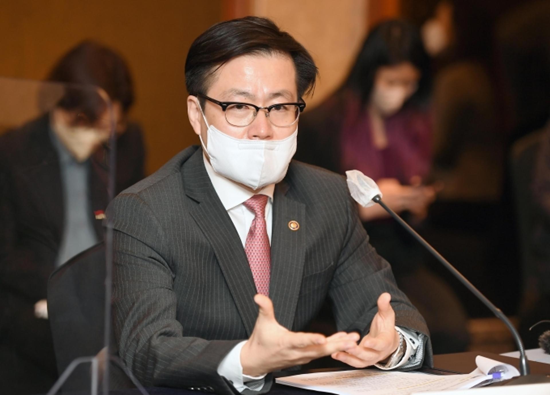 한·미, 이번주 러 수출통제 협의… 정부 “기업 영향 최소화 주력”