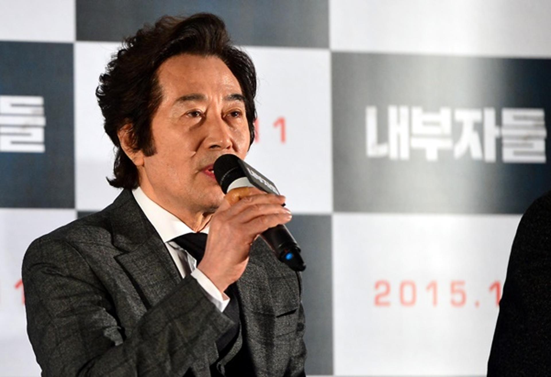'사문서위조 혐의' 백윤식, 30세 연하 전 연인에 피소