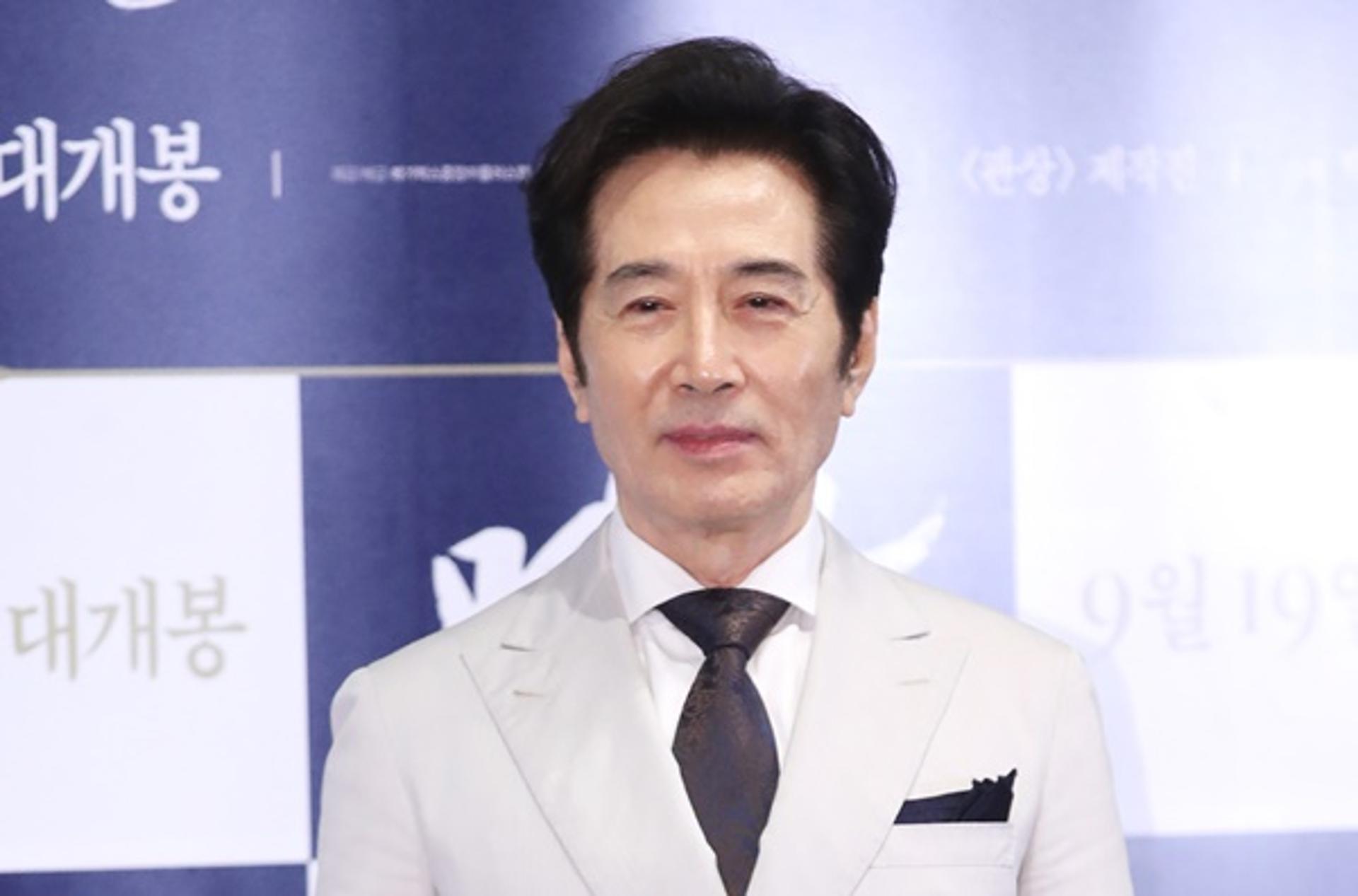 [전문] "8년 전 다 끝난 일"… 백윤식, K씨 진흙탕 싸움 '맞고소'