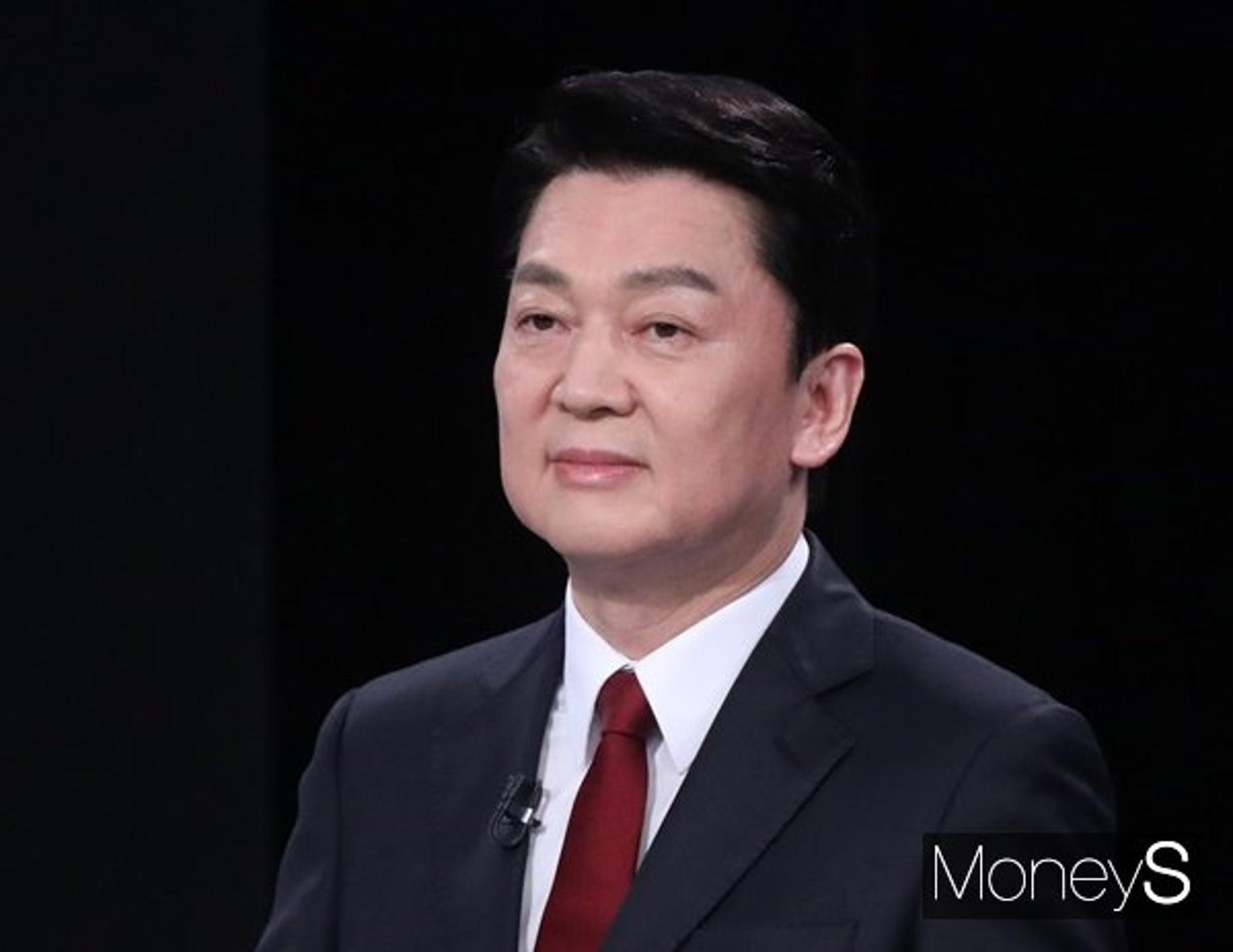 안철수 "난 도덕성·능력·군 경험 등 두루 갖춘 후보"