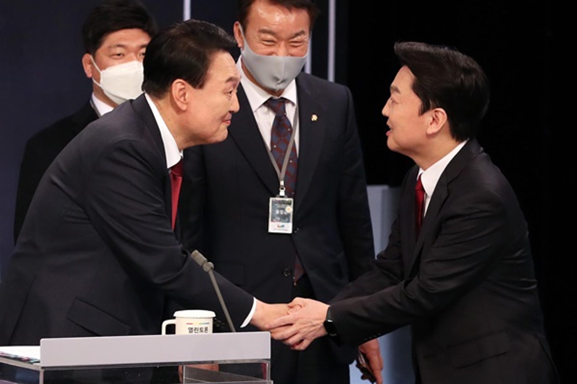 [전문] 尹·安 "국민통합정부 이루겠다"… 단일화 공동선언