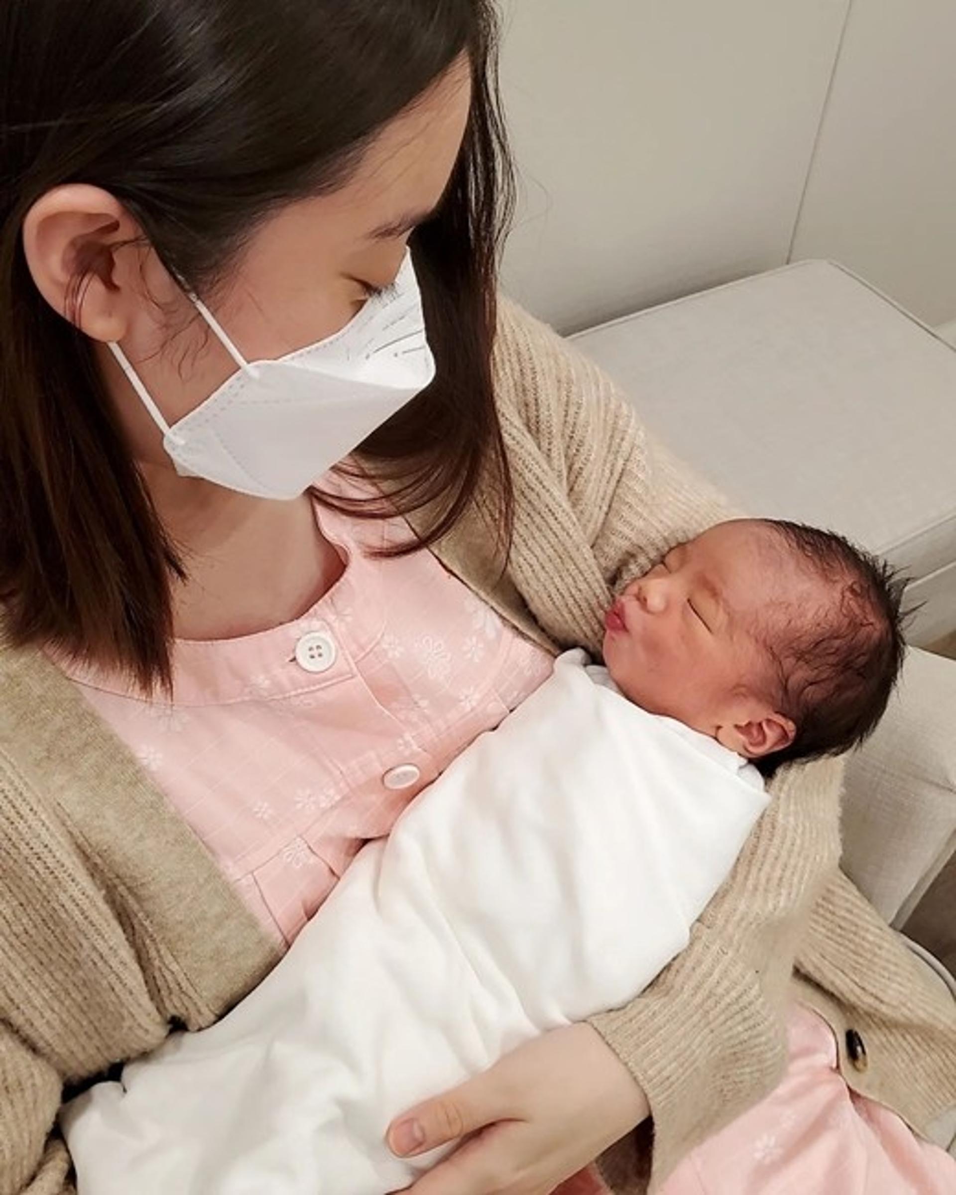 "아빠랑 판박이네?"… 신민철♥혜림, 생후 9일차 아들 공개