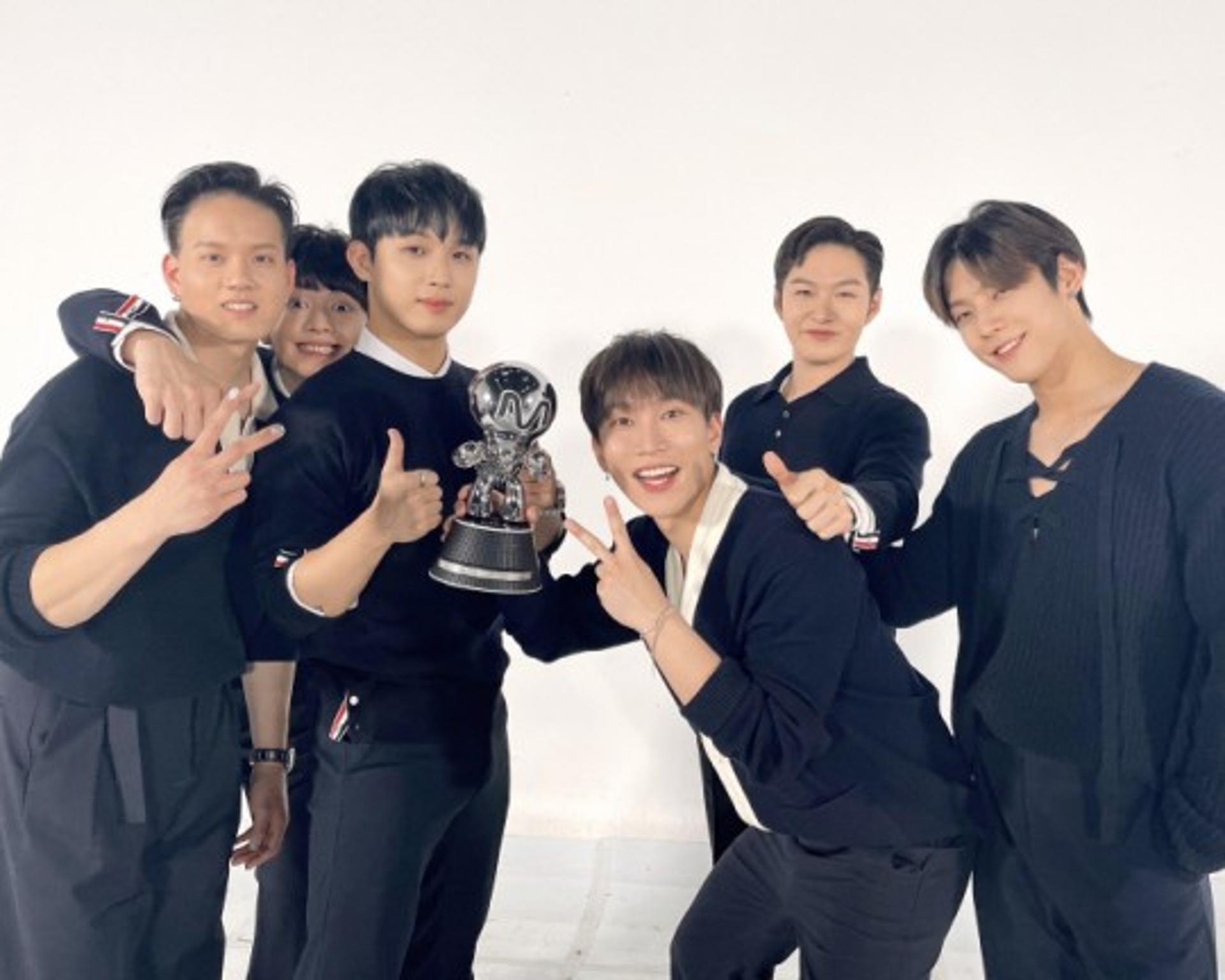 "No War"…비투비 이창섭, 방송 중 우크라 전쟁 소신 발언