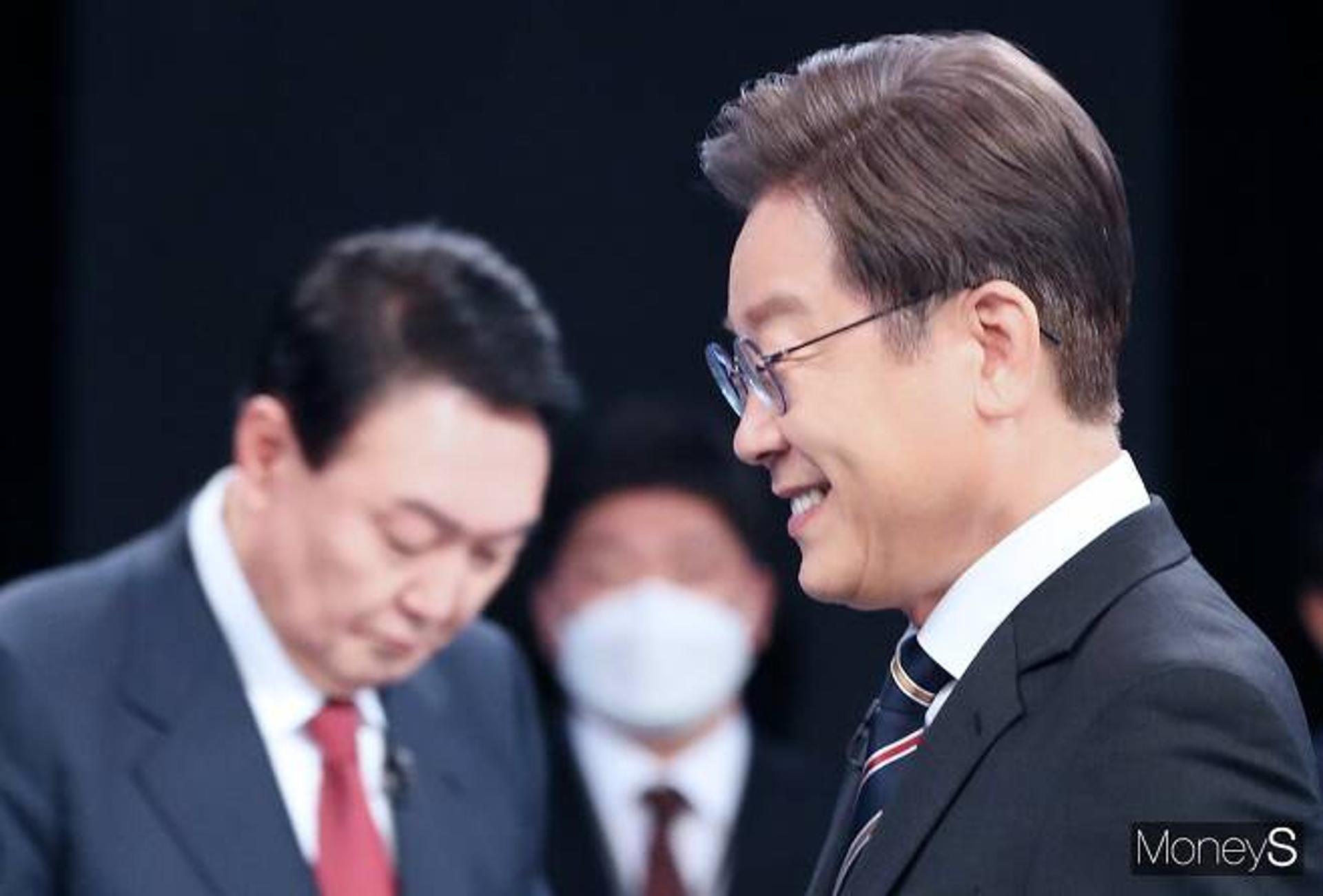 이재명 "나라에 도둑 너무 많아" vs 윤석열 "누가 도둑? 뻔뻔"