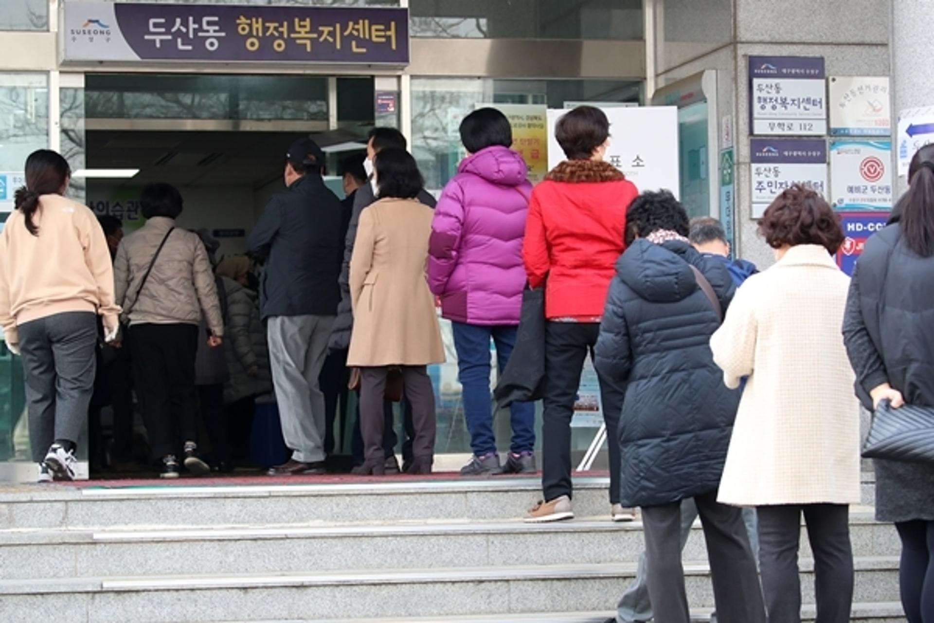 사전투표 둘째날 오후 2시 투표율 28.74%… 1270만명 참여