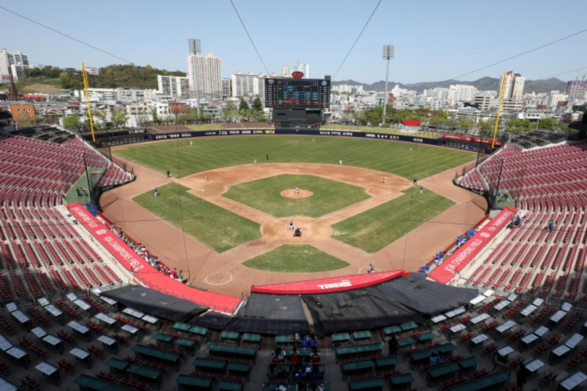프로야구 KIA 3명, 코로나19 양성… KT와 연습경기 취소
