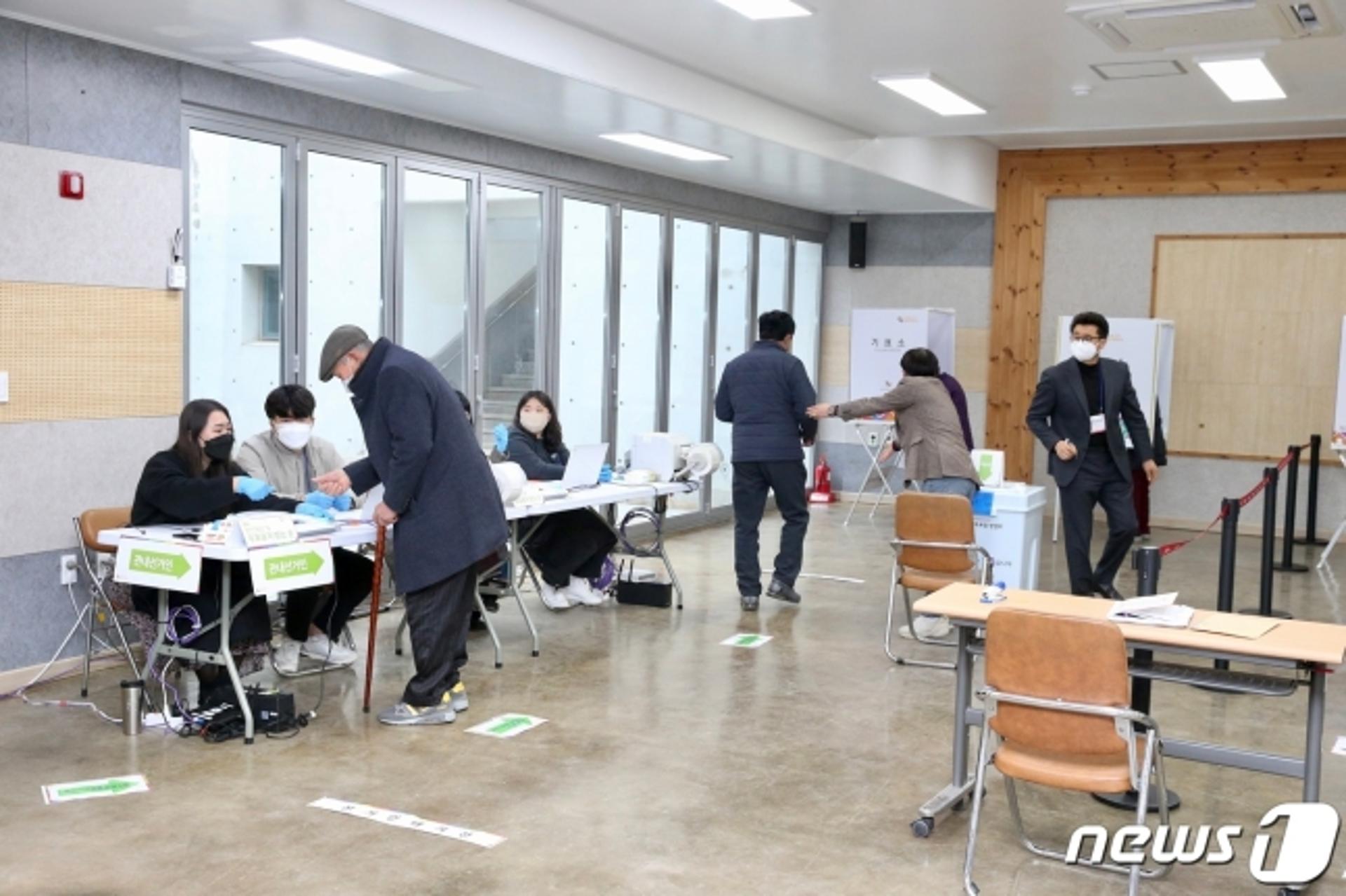전남 신안군 '사전투표 61.62%' 전국 1위