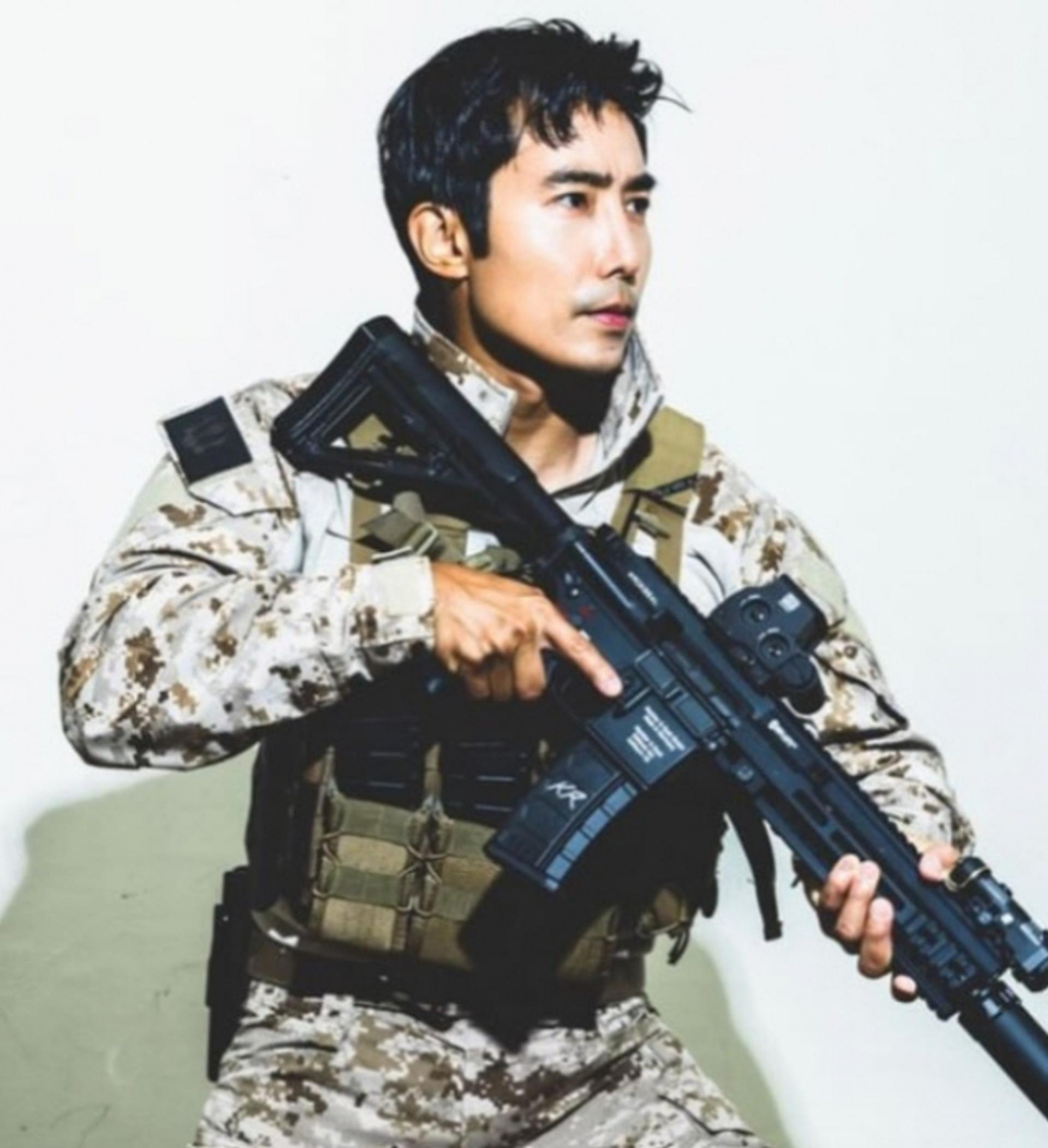 "돌아와 처벌 받겠다"… 이근 대위, 정부 반대에도 우크라로 출국