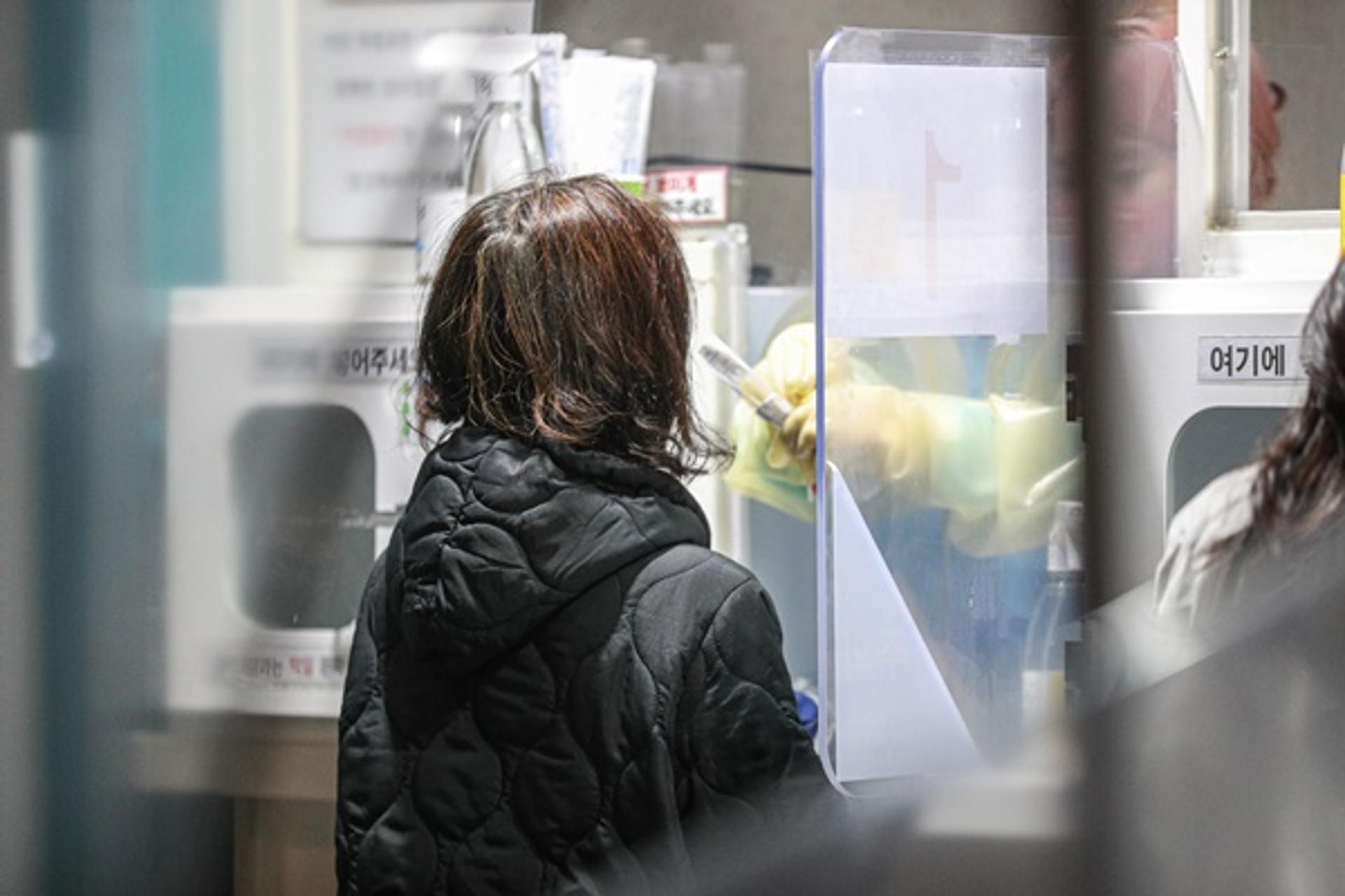'오미크론' 대유행, 신규 확진자 40만명 훌쩍 넘어… 사상 최대