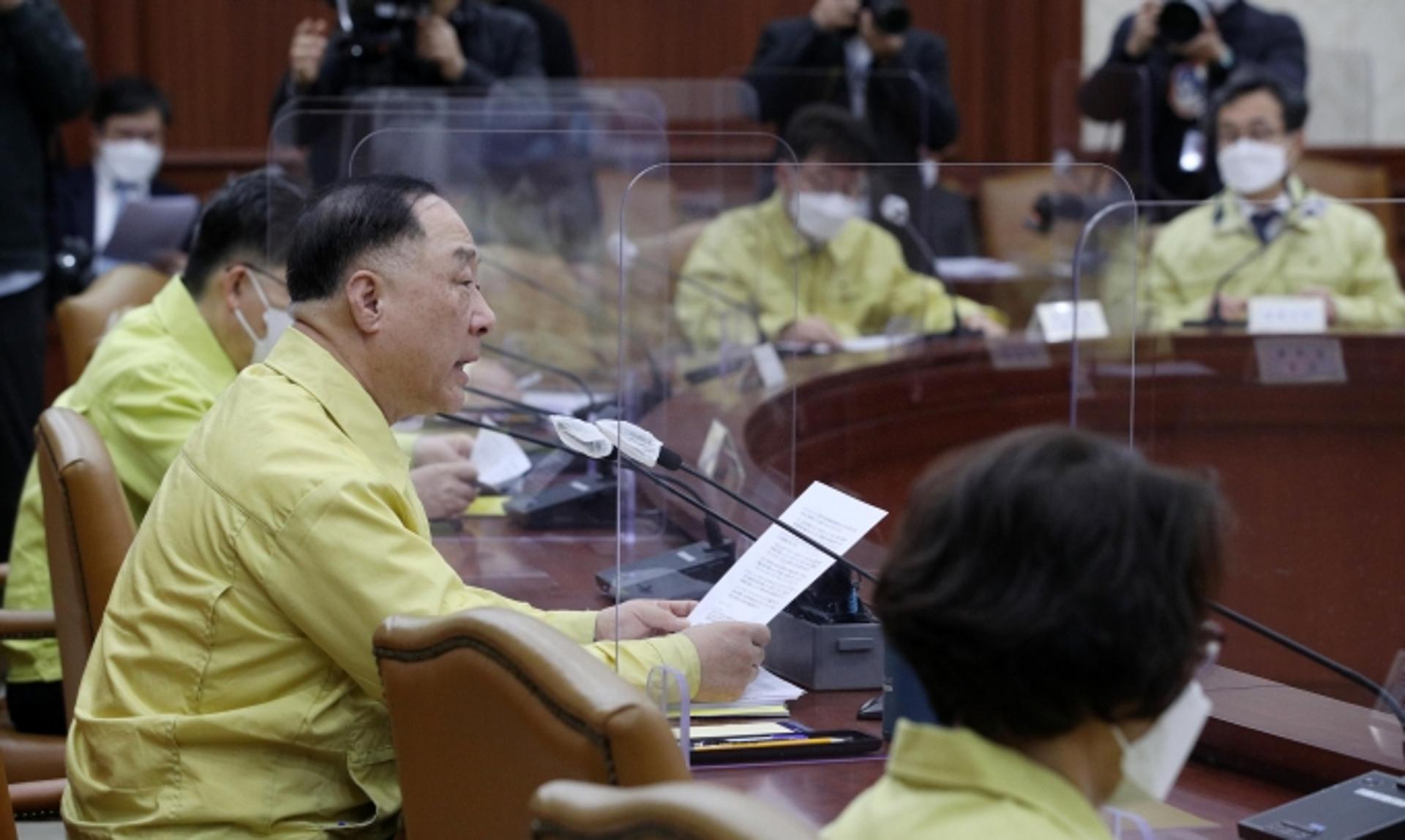 홍남기 "에너지 수급 우려 고조시 석유공사 해외생산 원유도입"